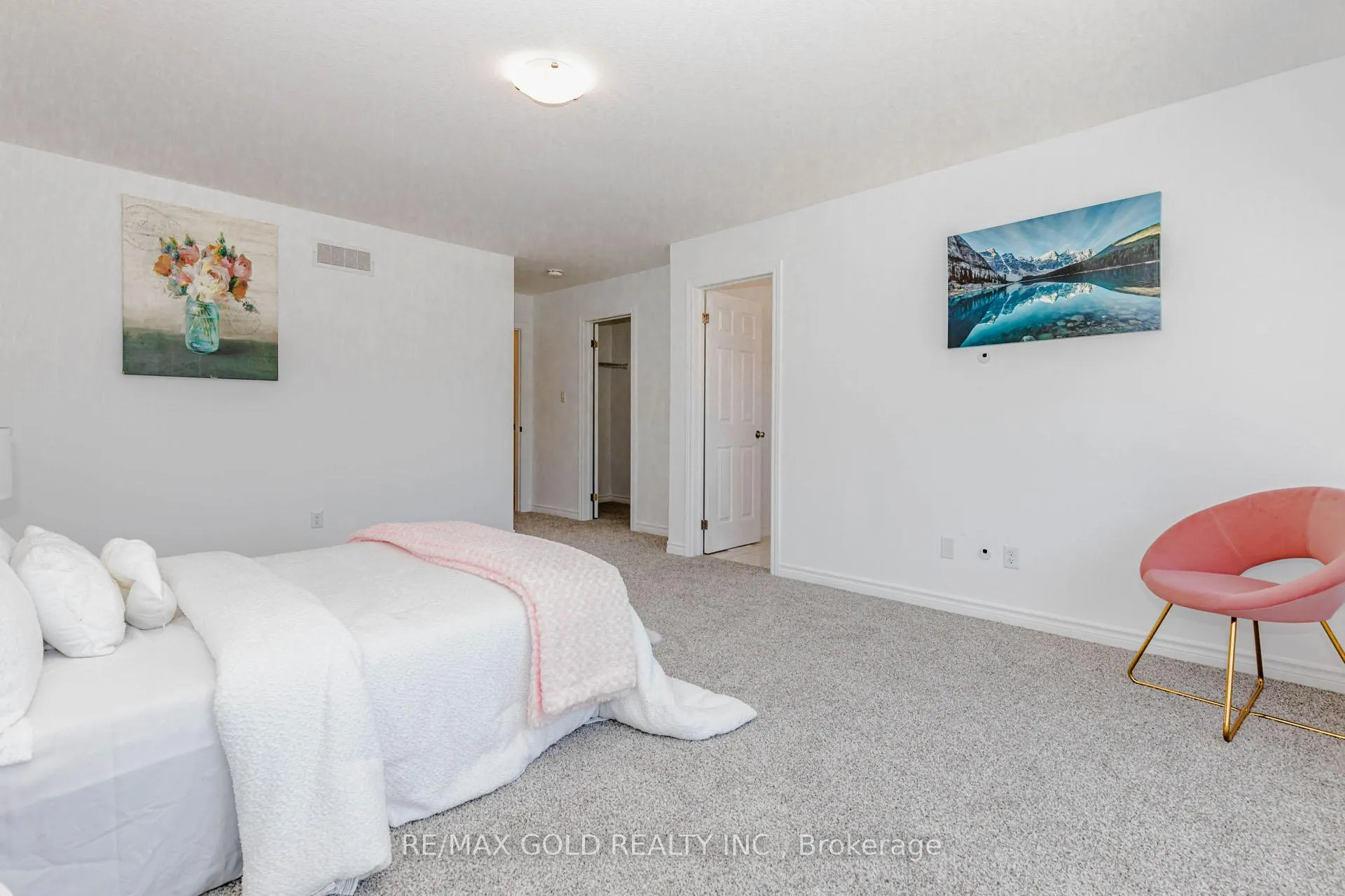 Photo 16 of 60 Saddlebrook Court, Kitchener — HOMEH