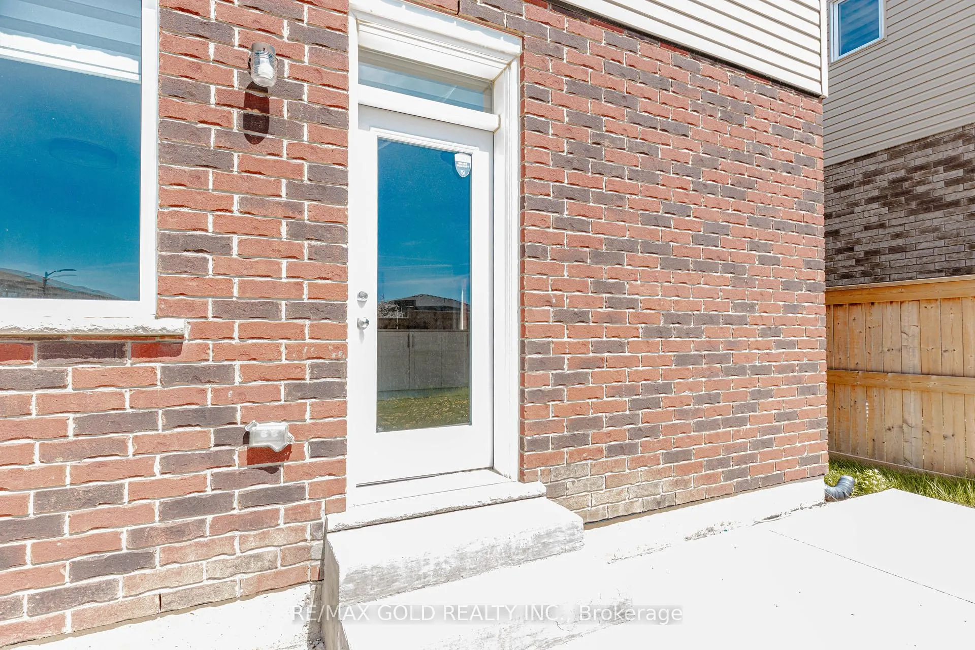 Photo 19 of 60 Saddlebrook Court, Kitchener — HOMEH
