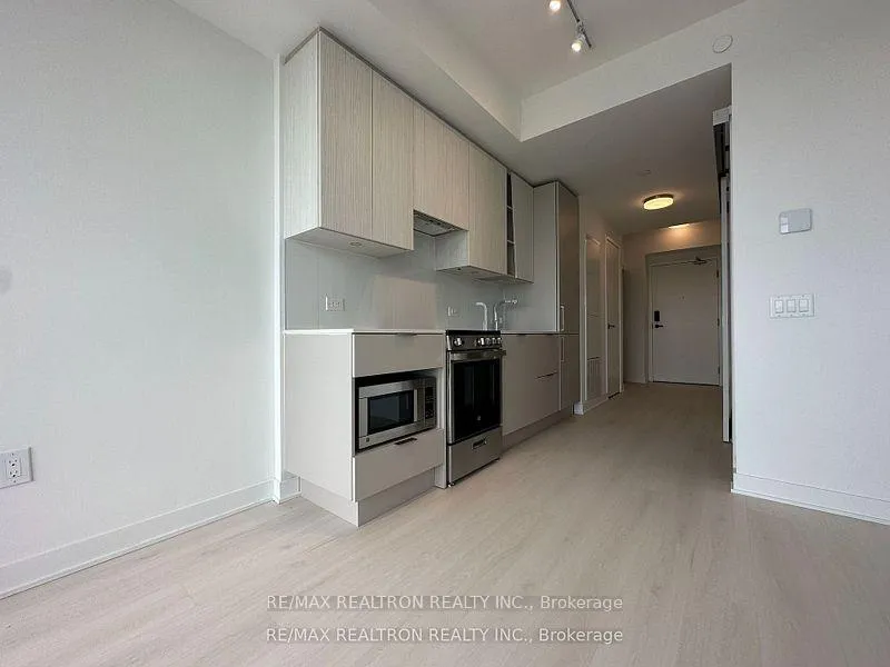 Photo 4 of Unit 2107, 3900 Confederation Parkway, Mississauga, City Centre — HOMEH
