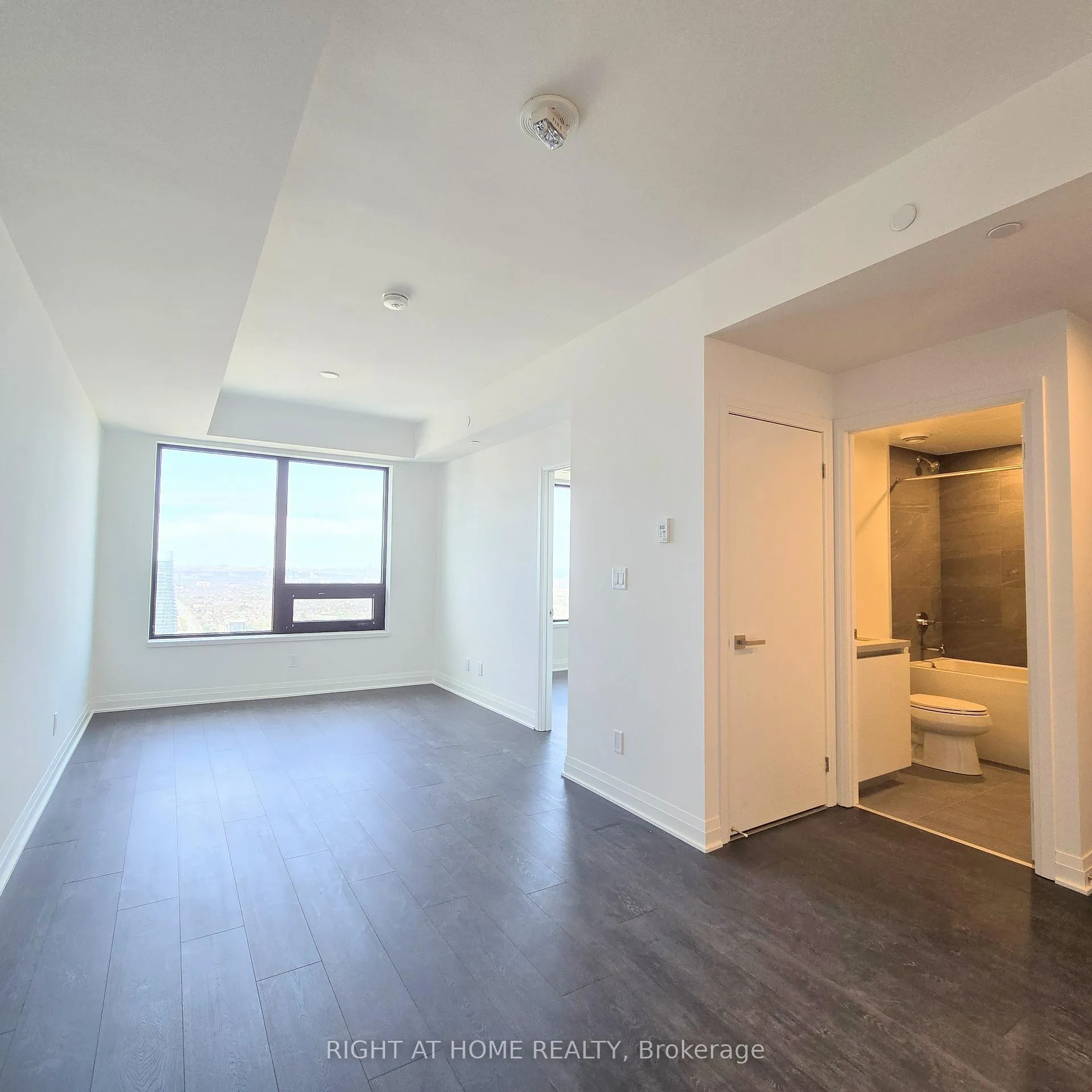 Photo 2 of Unit 5201, 4015 The Exchange, Mississauga, City Centre — HOMEH
