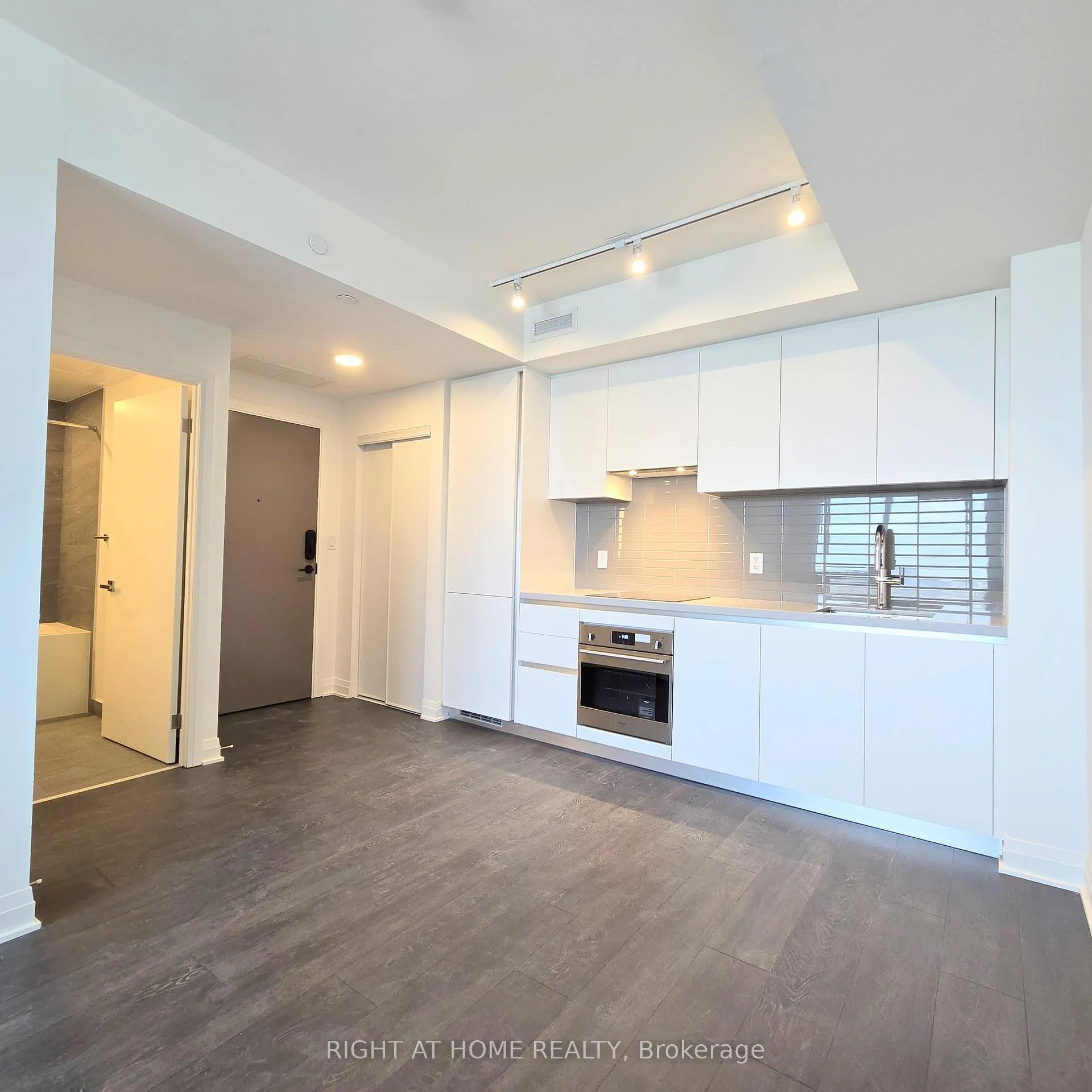 Photo 3 of Unit 5201, 4015 The Exchange, Mississauga, City Centre — HOMEH