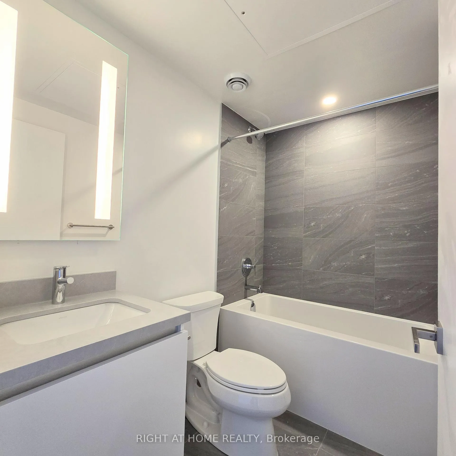 Photo 5 of Unit 5201, 4015 The Exchange, Mississauga, City Centre — HOMEH