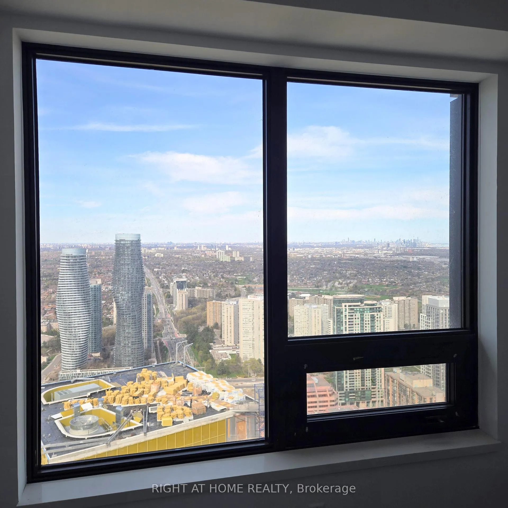 Photo 9 of Unit 5201, 4015 The Exchange, Mississauga, City Centre — HOMEH