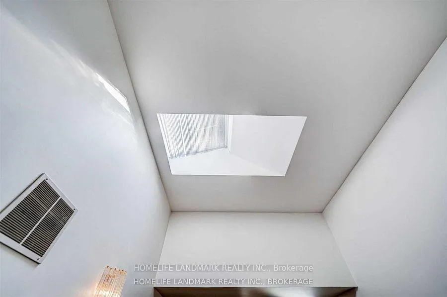 Photo 18 of 44 Frontenac Avenue, Toronto, Bedford Park-Nortown — HOMEH