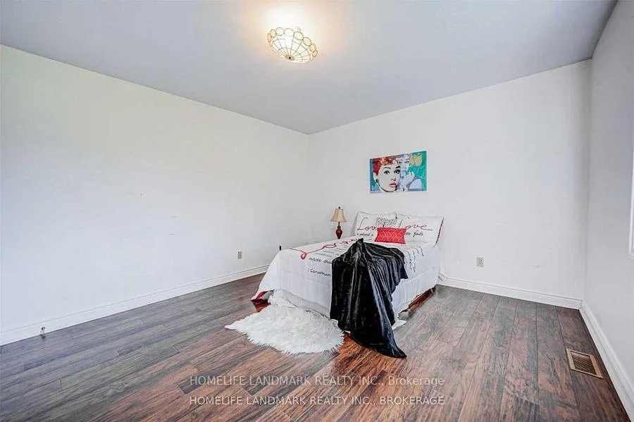 Photo 27 of 44 Frontenac Avenue, Toronto, Bedford Park-Nortown — HOMEH
