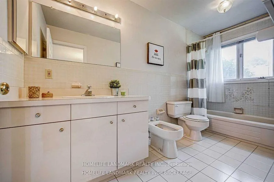 Photo 30 of 44 Frontenac Avenue, Toronto, Bedford Park-Nortown — HOMEH