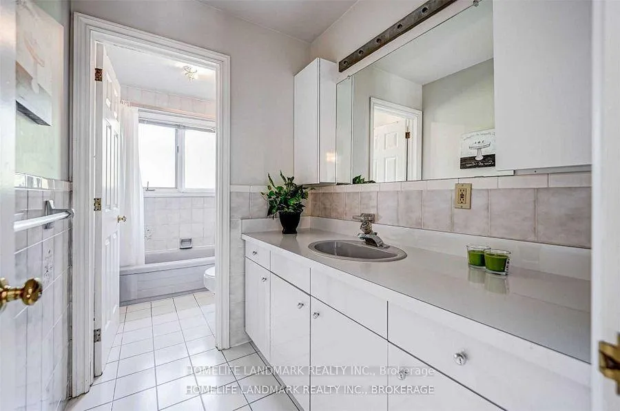 Photo 31 of 44 Frontenac Avenue, Toronto, Bedford Park-Nortown — HOMEH