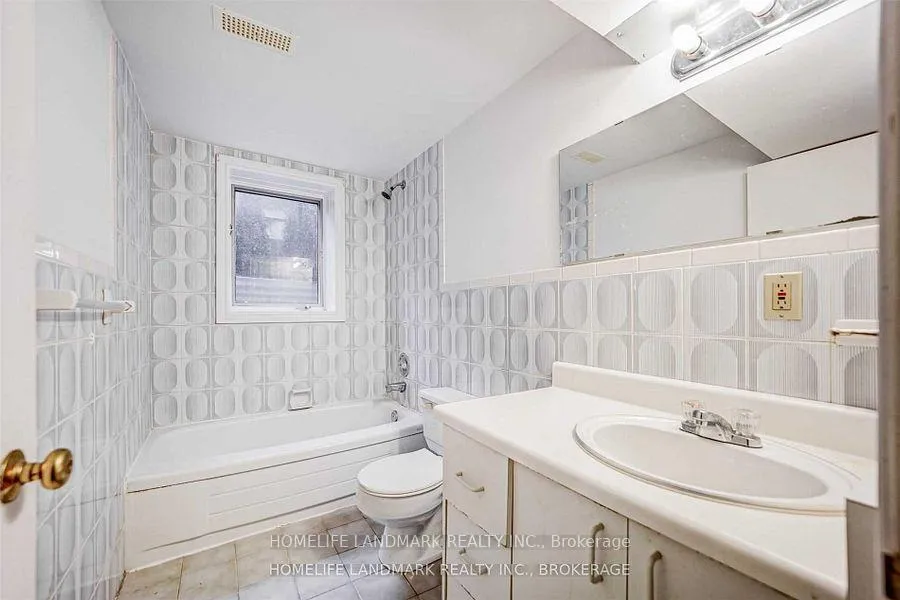 Photo 36 of 44 Frontenac Avenue, Toronto, Bedford Park-Nortown — HOMEH