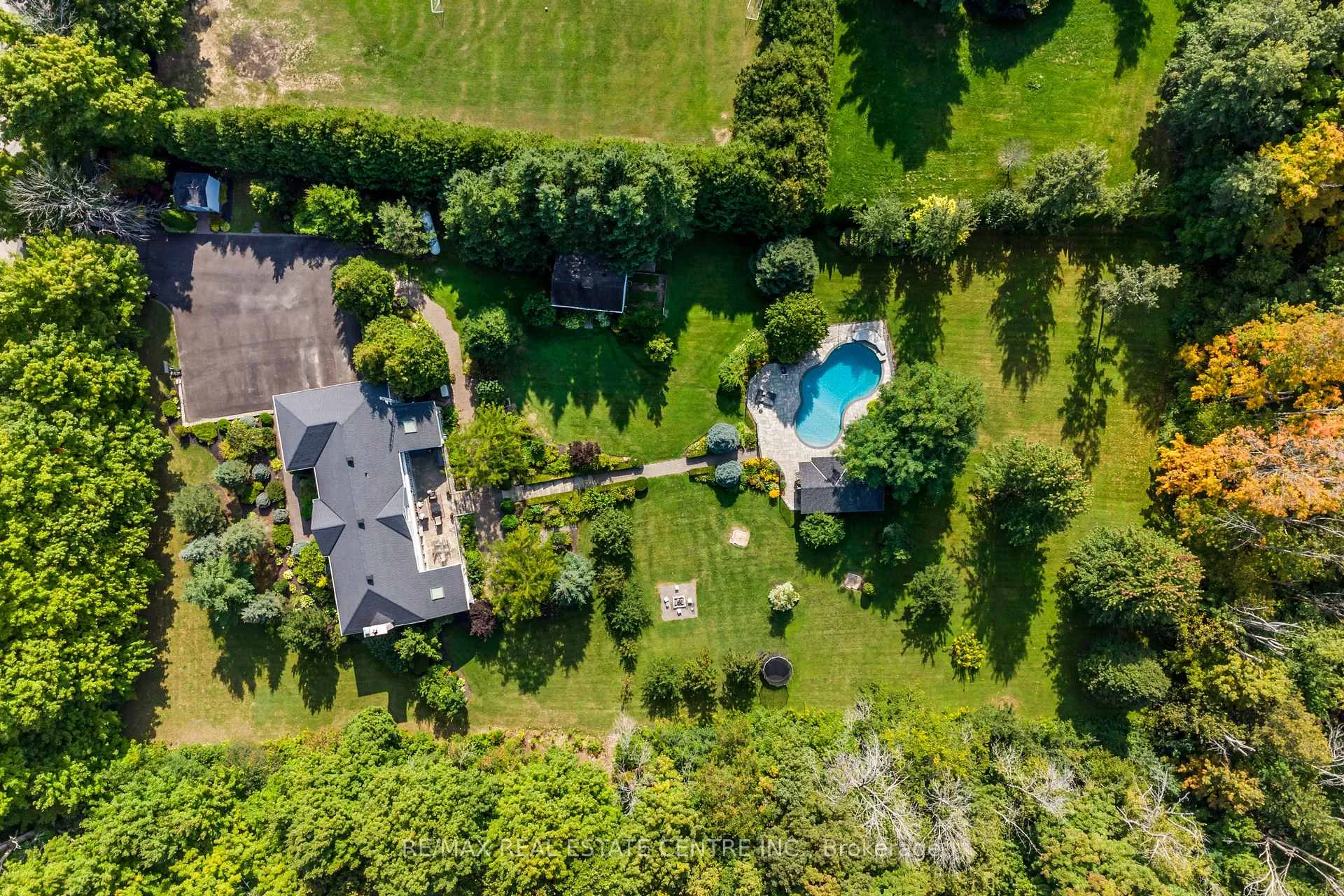 Photo 1 of 4220 Ennisclare Drive, Milton, Rural Nassagaweya — HOMEH