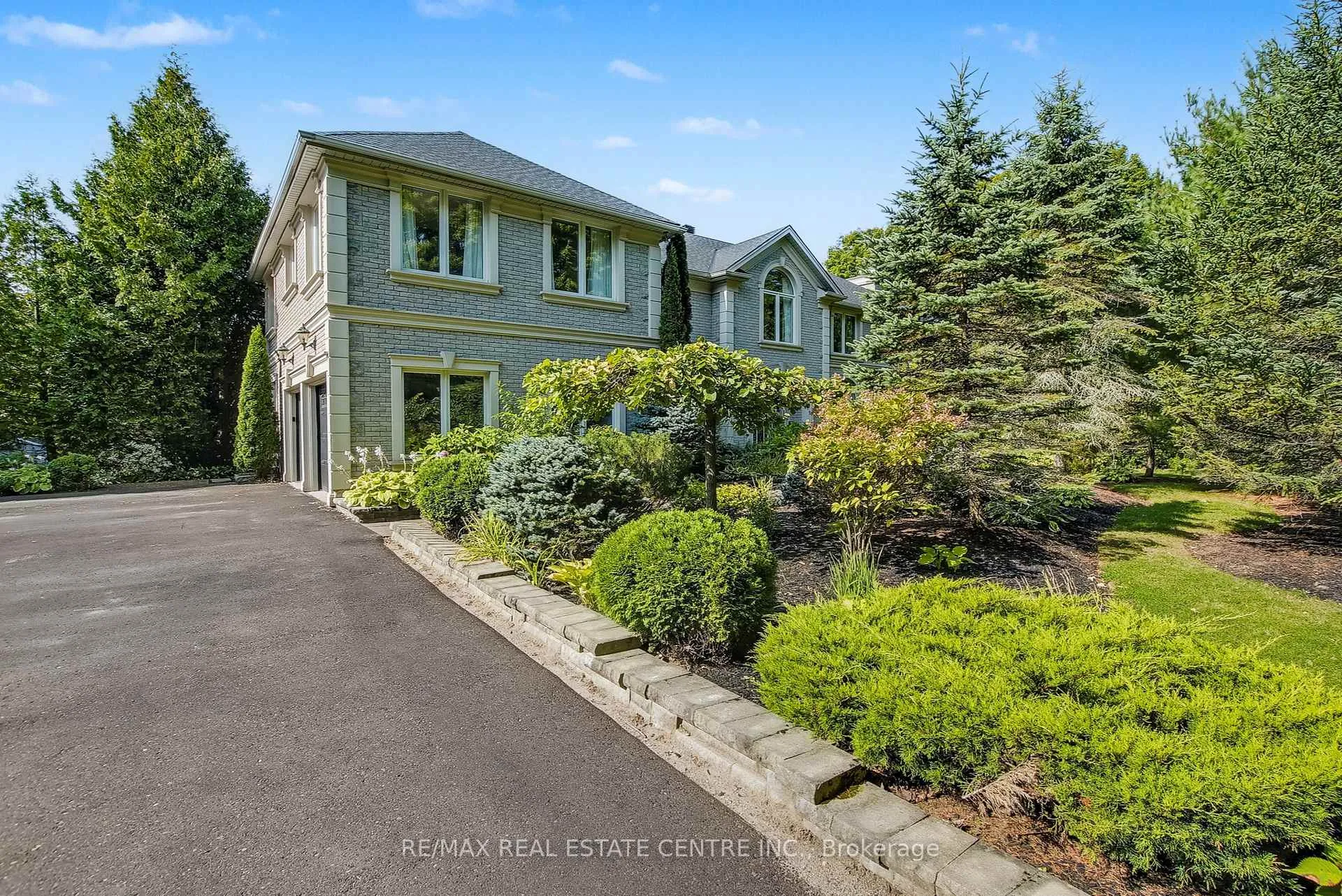 Photo 2 of 4220 Ennisclare Drive, Milton, Rural Nassagaweya — HOMEH