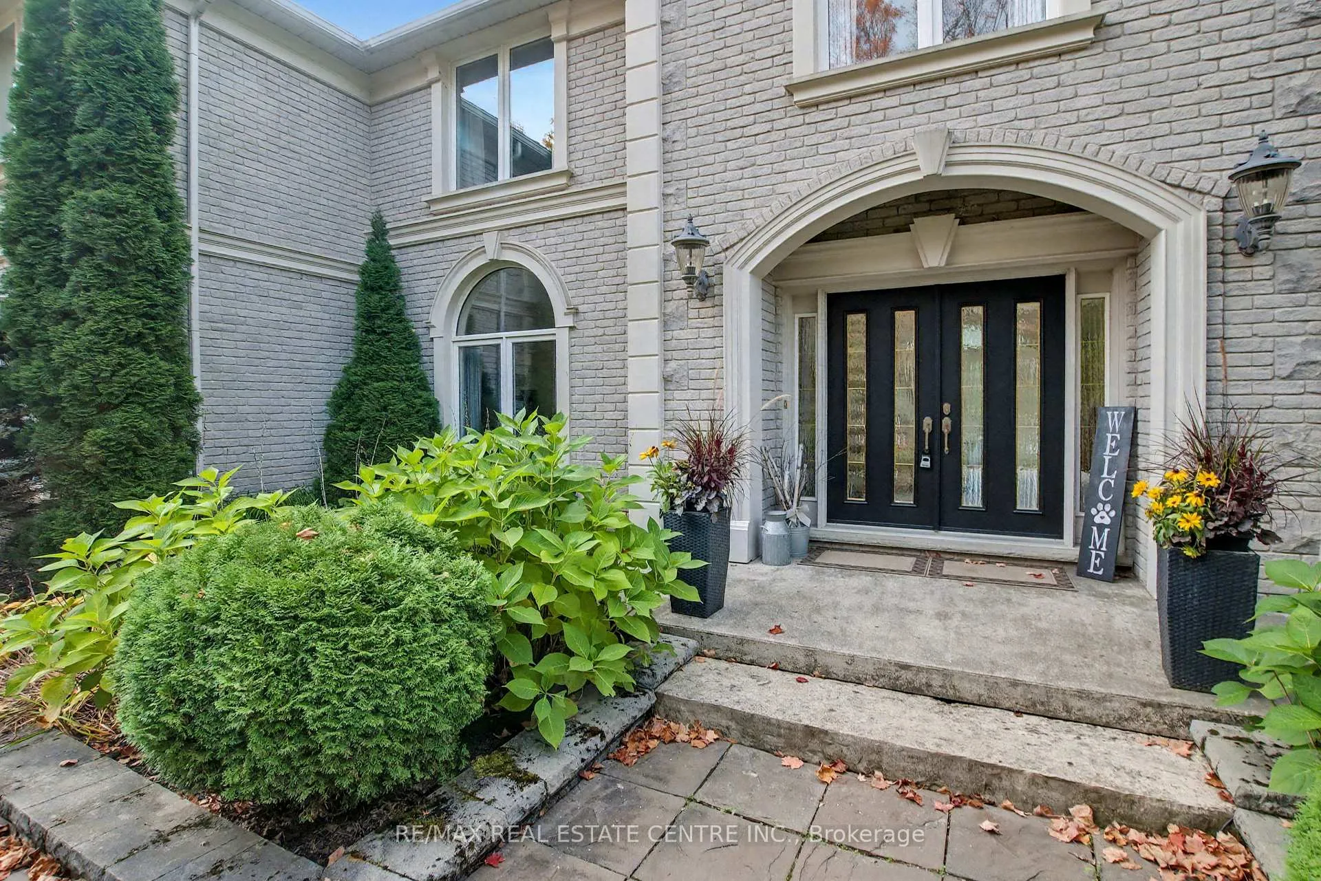 Photo 3 of 4220 Ennisclare Drive, Milton, Rural Nassagaweya — HOMEH