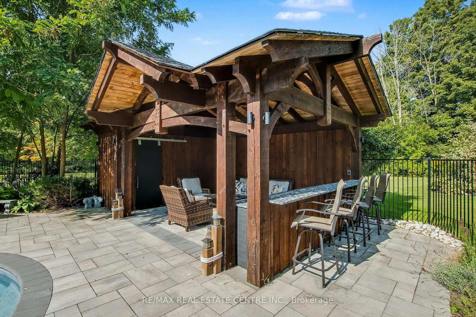 Photo 5 of 4220 Ennisclare Drive, Milton, Rural Nassagaweya — HOMEH