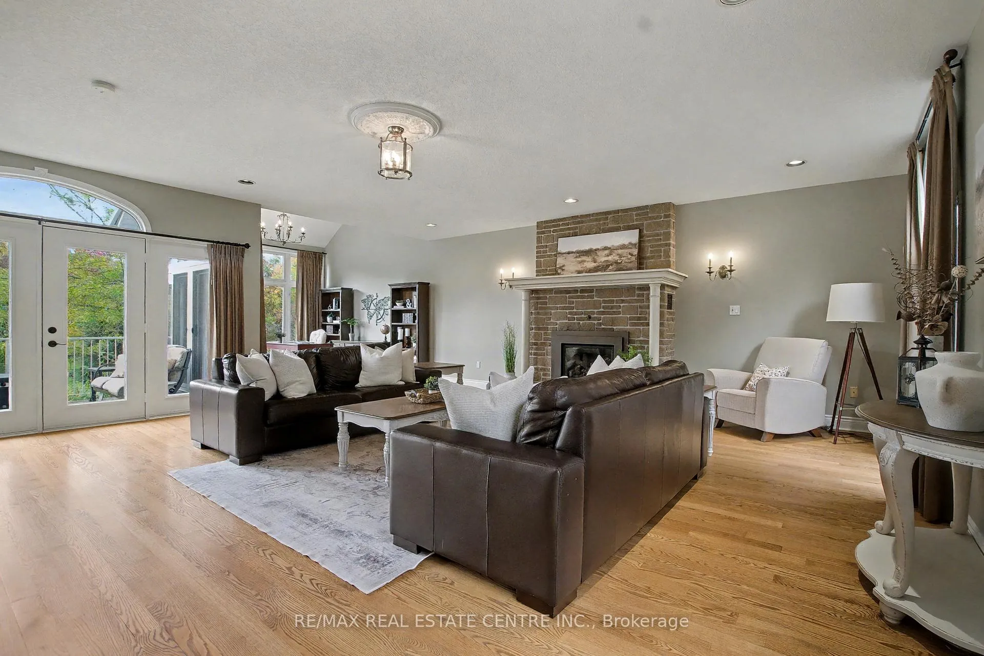 Photo 8 of 4220 Ennisclare Drive, Milton, Rural Nassagaweya — HOMEH