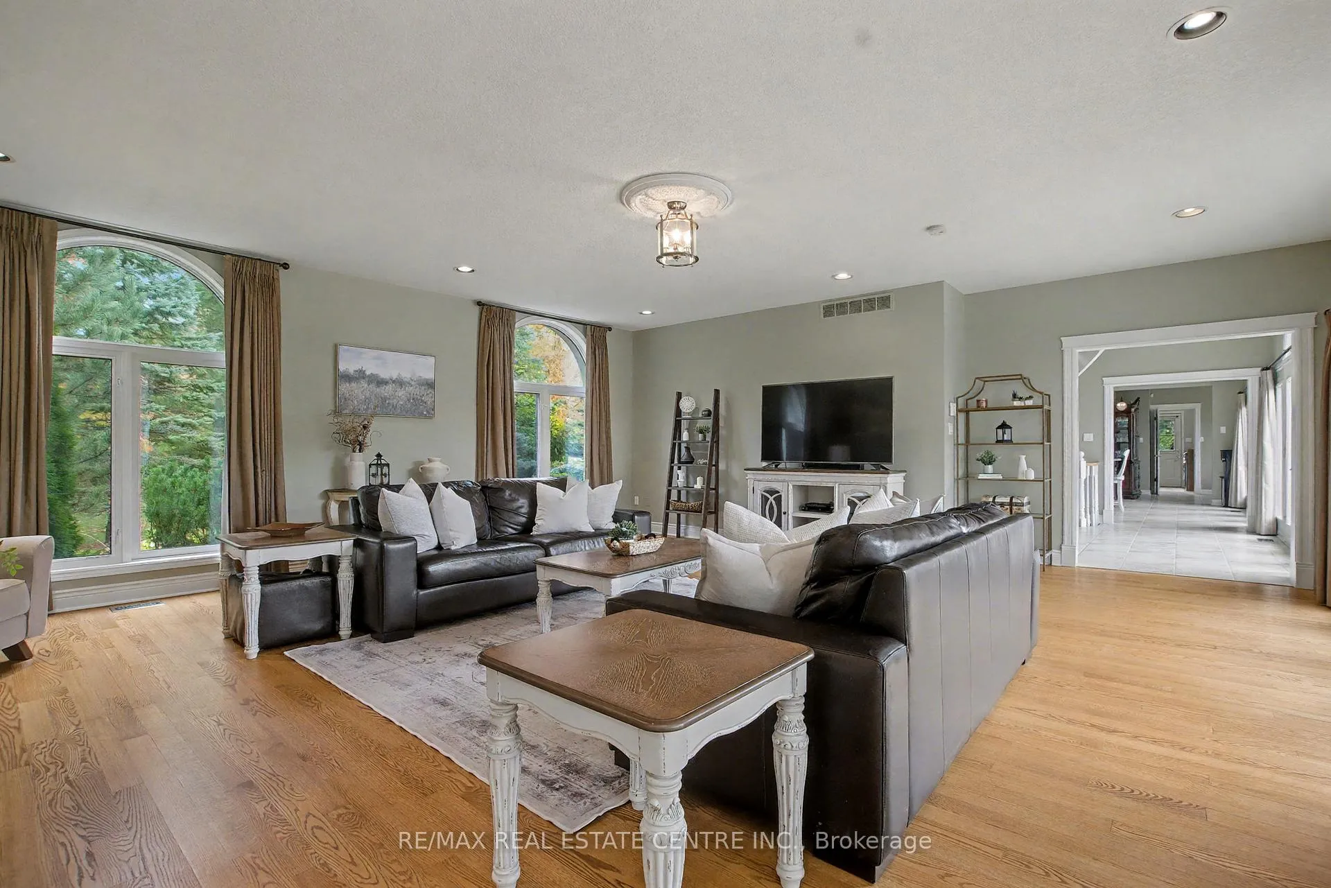 Photo 9 of 4220 Ennisclare Drive, Milton, Rural Nassagaweya — HOMEH