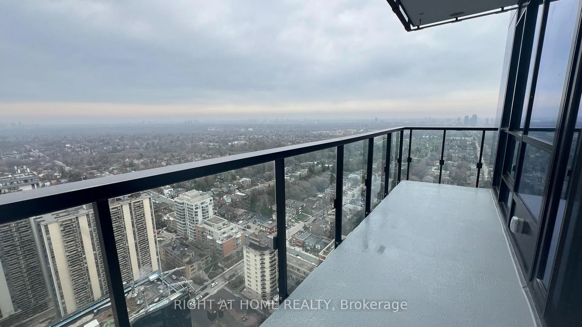 Photo 3 of Unit LPH09, 110 Broadway Avenue, Toronto, Mount Pleasant West — HOMEH