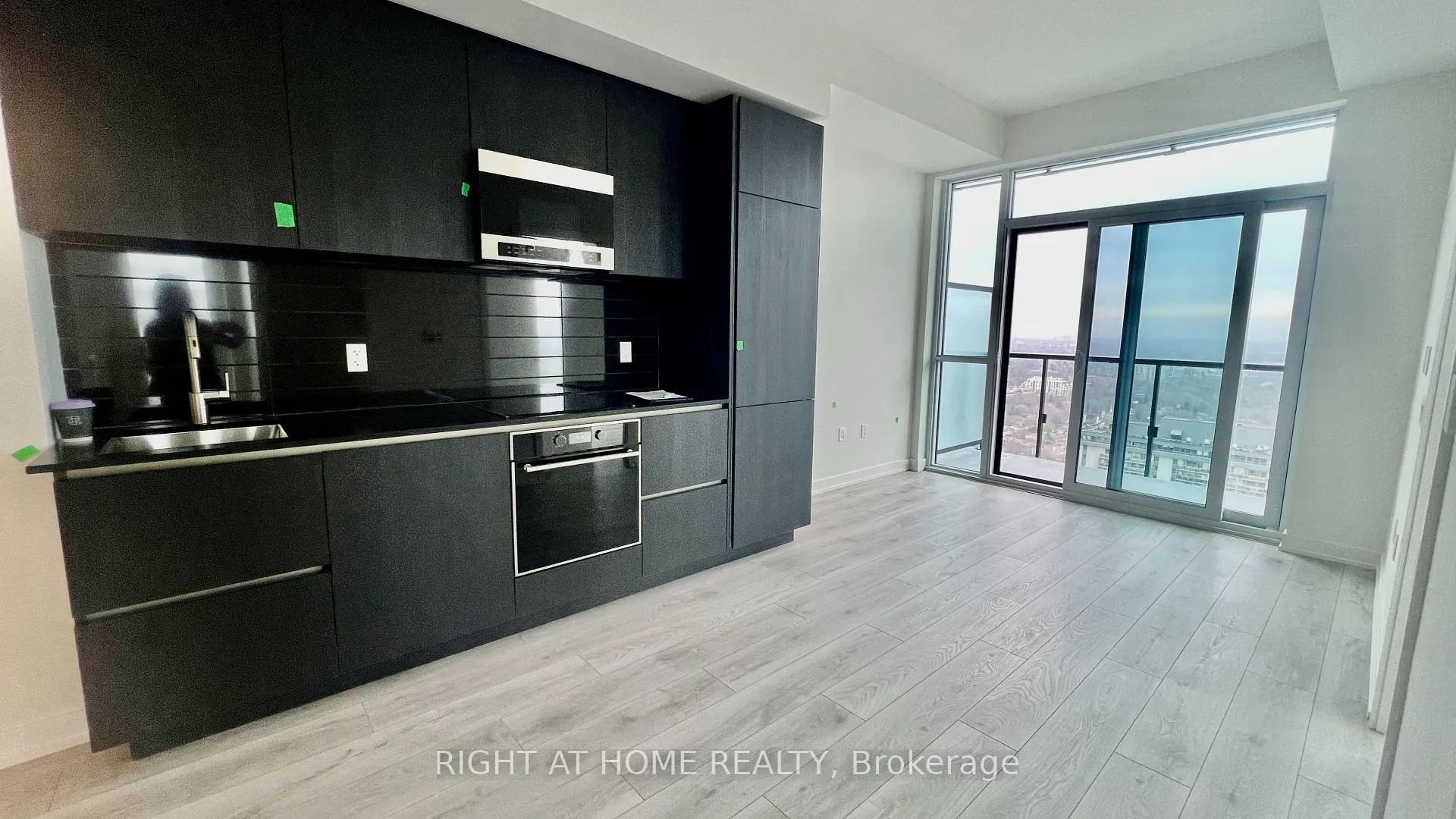 Photo 5 of Unit LPH09, 110 Broadway Avenue, Toronto, Mount Pleasant West — HOMEH