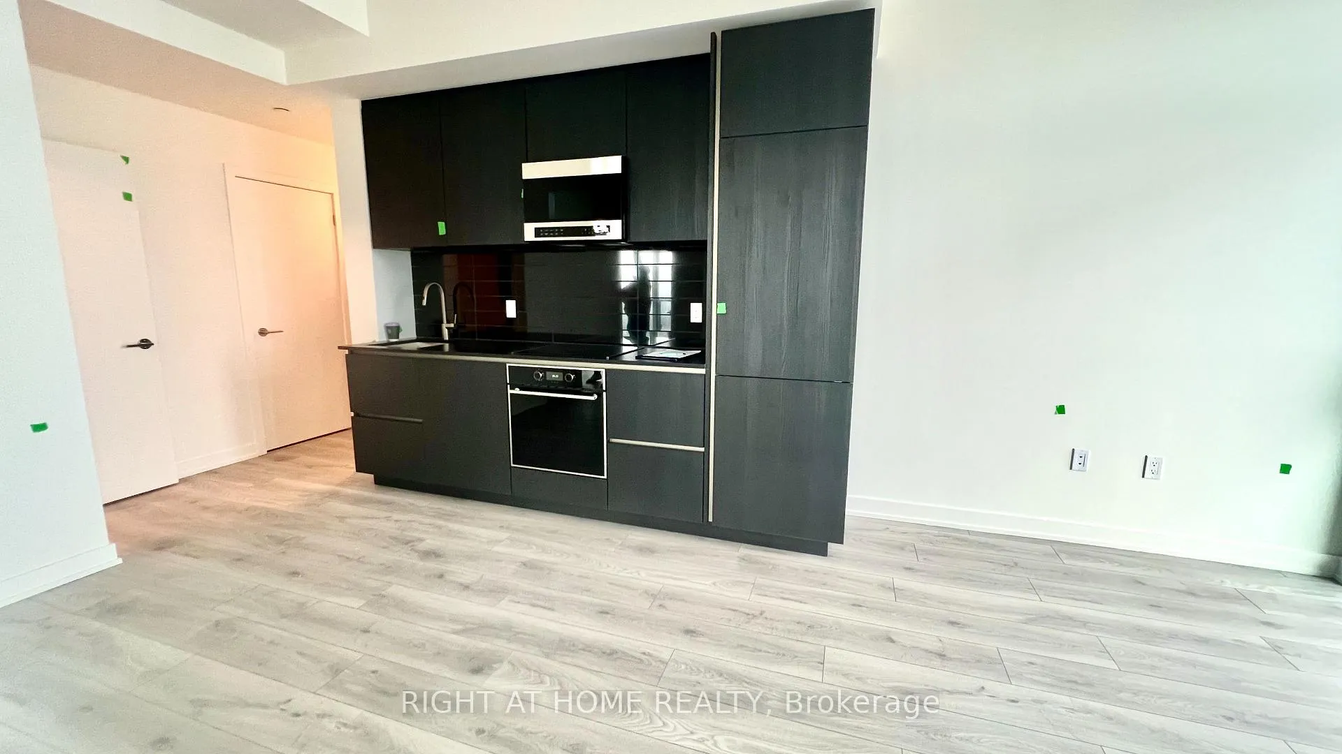 Photo 6 of Unit LPH09, 110 Broadway Avenue, Toronto, Mount Pleasant West — HOMEH