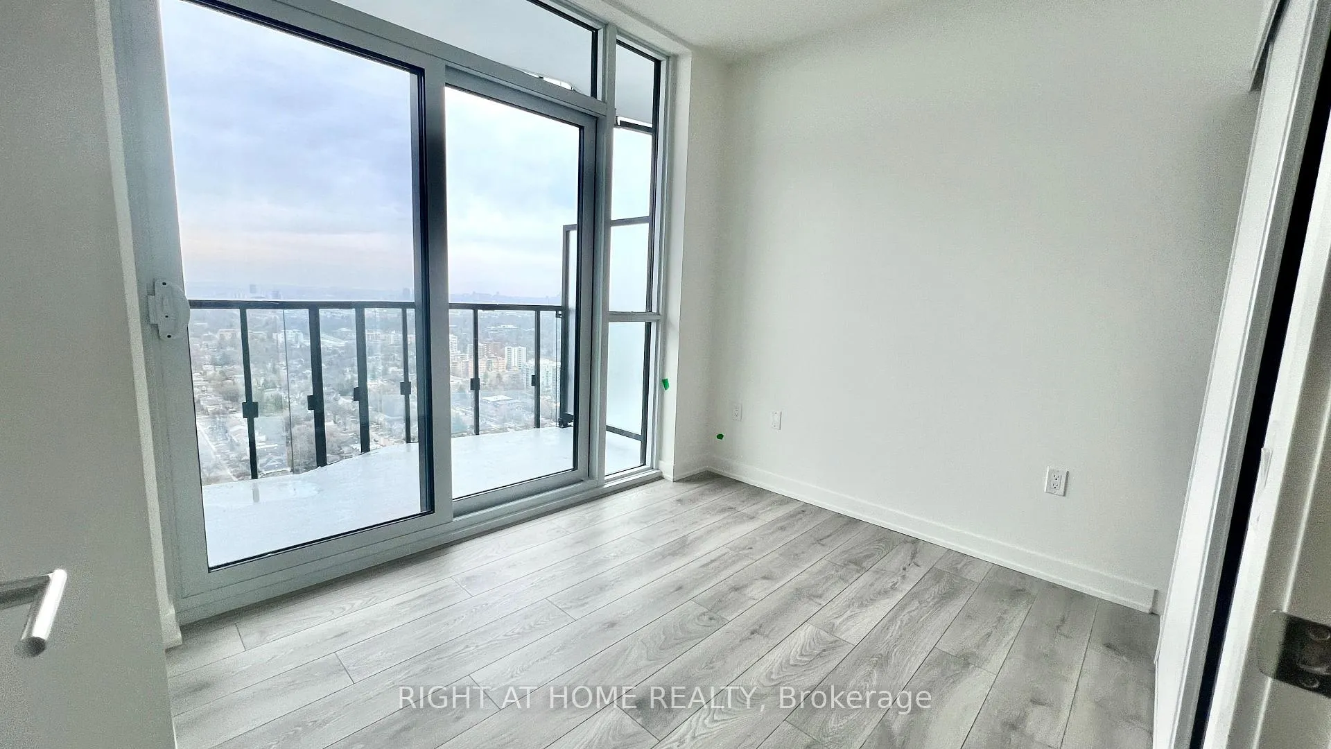 Photo 7 of Unit LPH09, 110 Broadway Avenue, Toronto, Mount Pleasant West — HOMEH