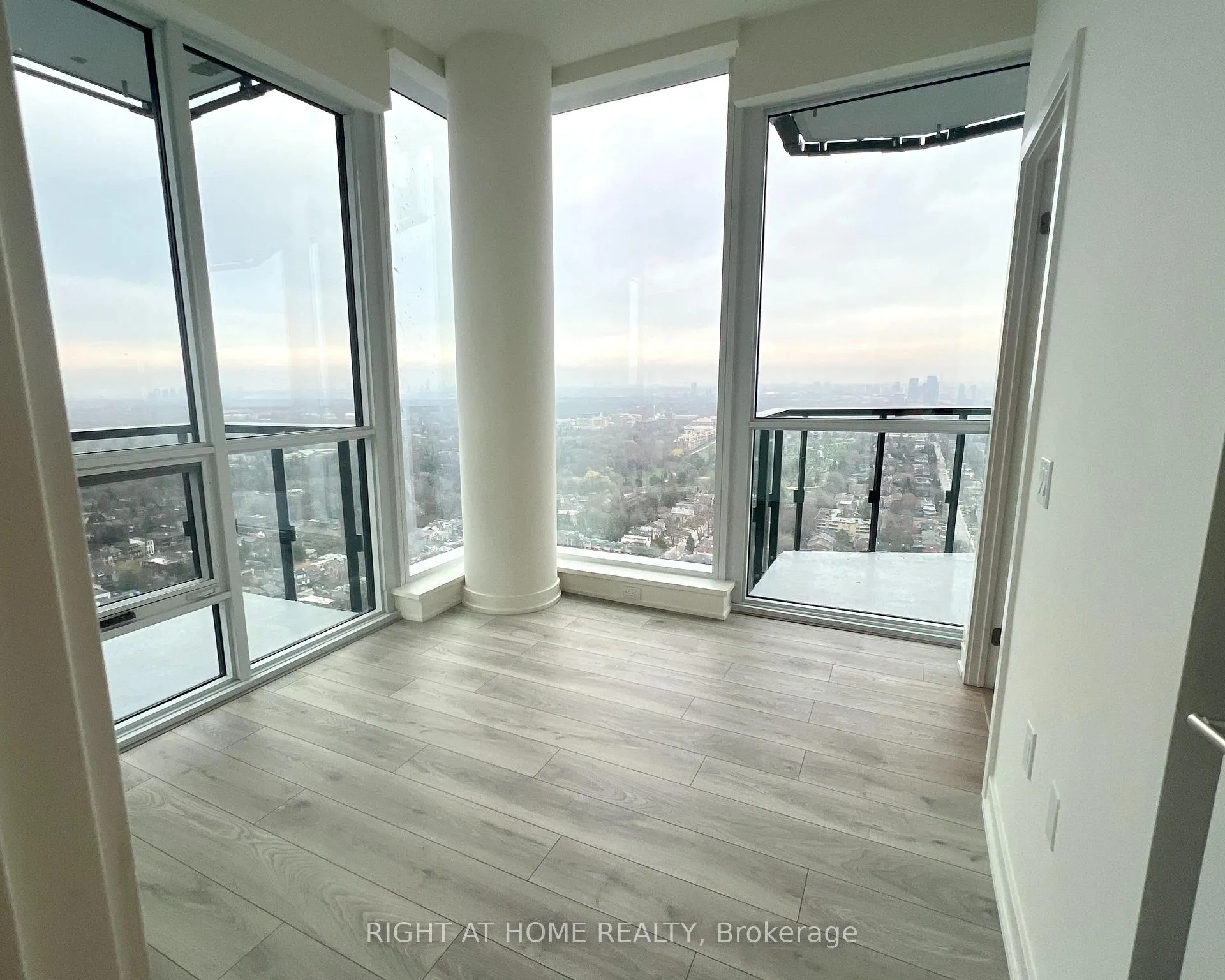 Photo 9 of Unit LPH09, 110 Broadway Avenue, Toronto, Mount Pleasant West — HOMEH