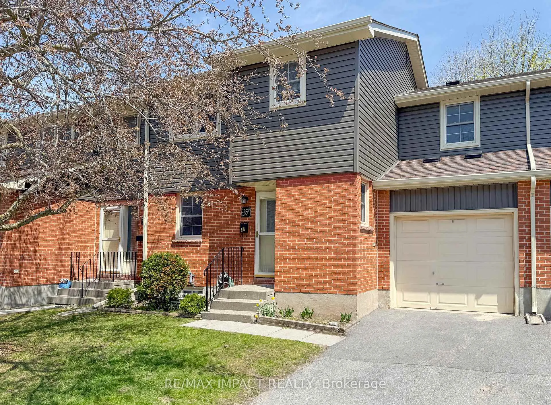 Photo 2 of Unit 37, 19 Macpherson Avenue, Kingston, Central City West — HOMEH