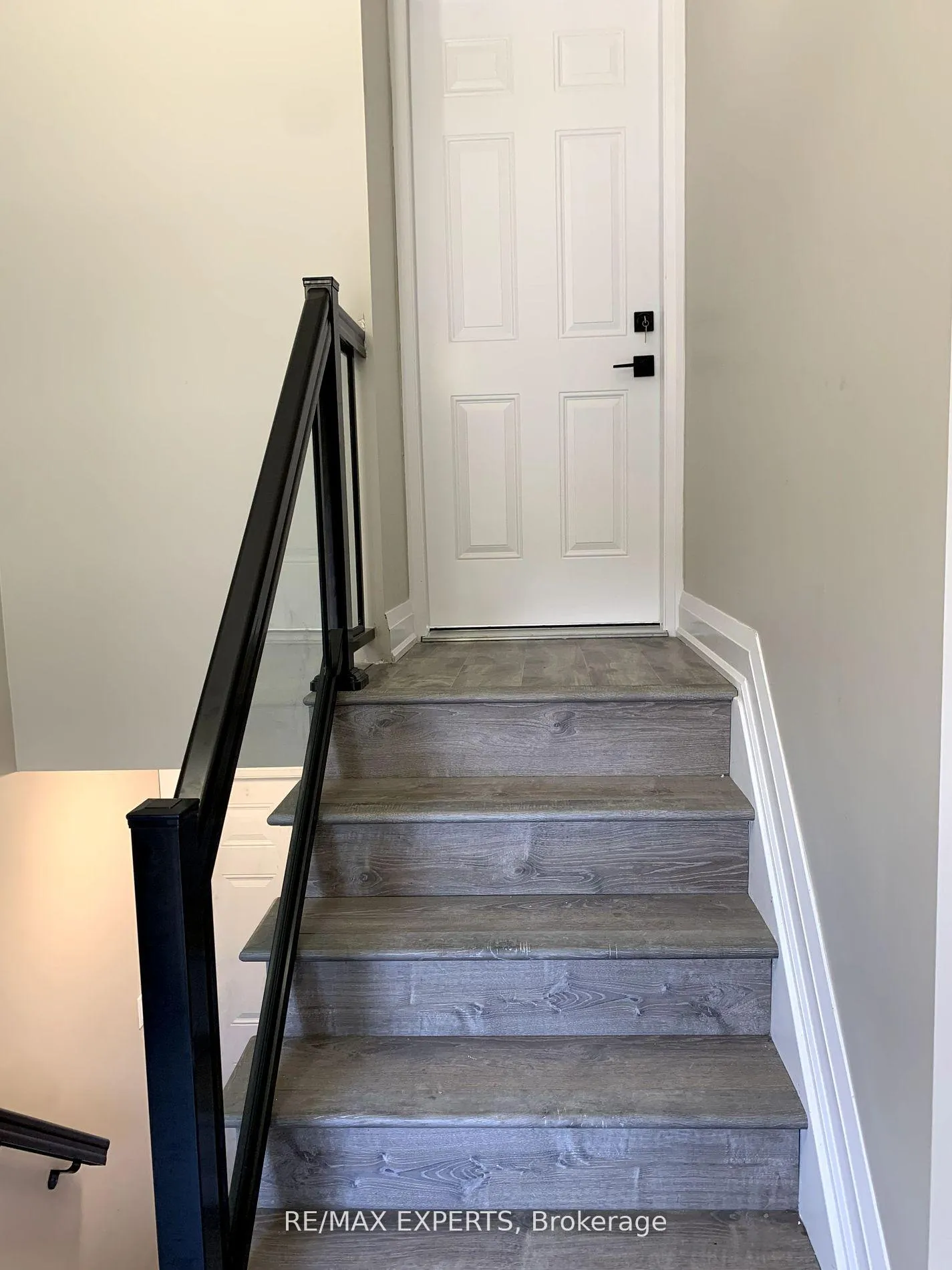 Photo 2 of Unit Upper, 73 Logan Court, Barrie, Holly — HOMEH