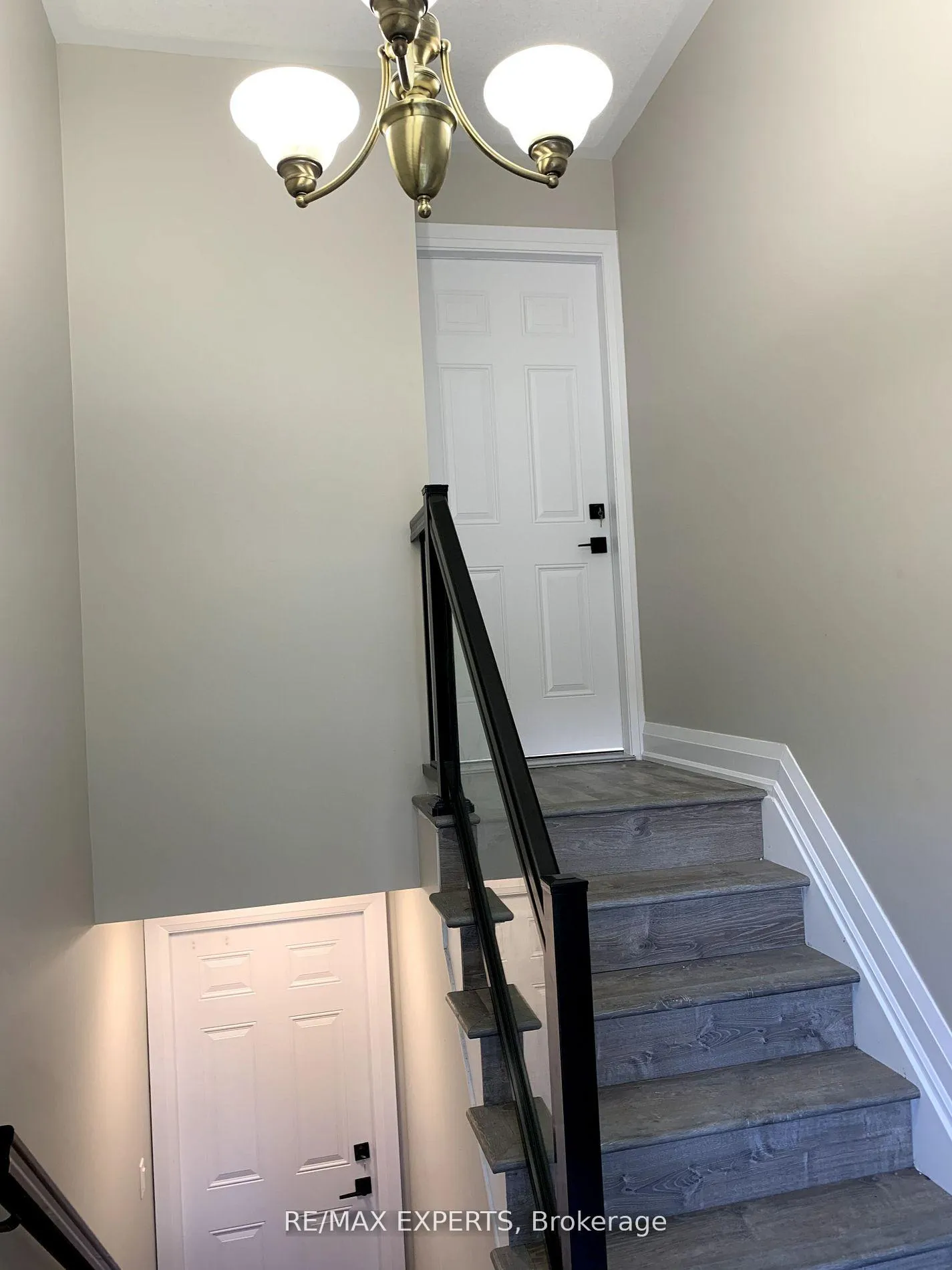 Photo 3 of Unit Upper, 73 Logan Court, Barrie, Holly — HOMEH