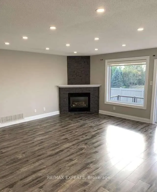 Photo 4 of Unit Upper, 73 Logan Court, Barrie, Holly — HOMEH