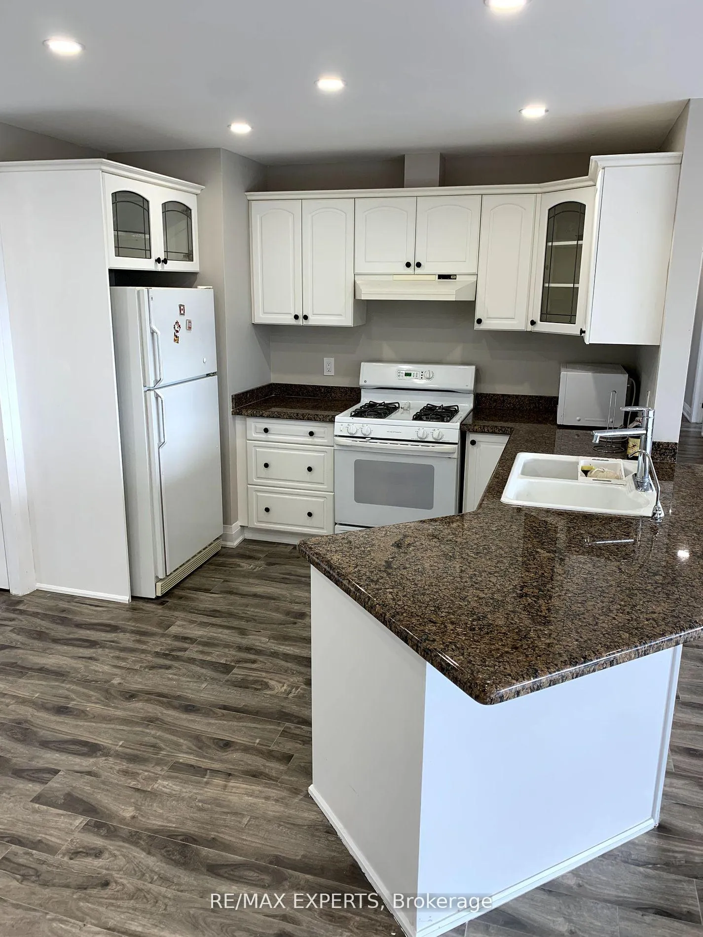 Photo 7 of Unit Upper, 73 Logan Court, Barrie, Holly — HOMEH