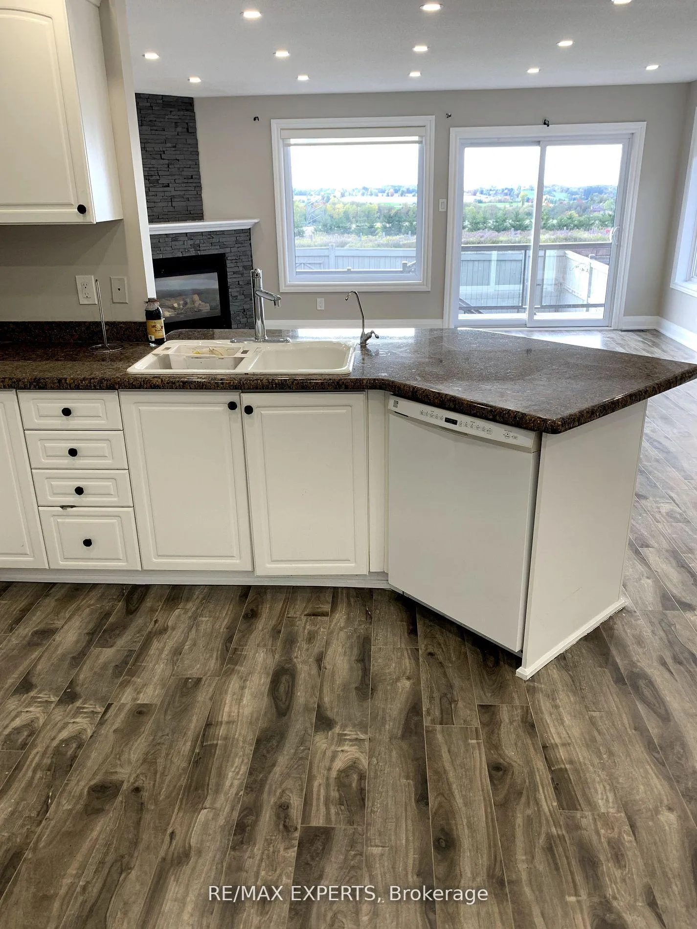 Photo 8 of Unit Upper, 73 Logan Court, Barrie, Holly — HOMEH