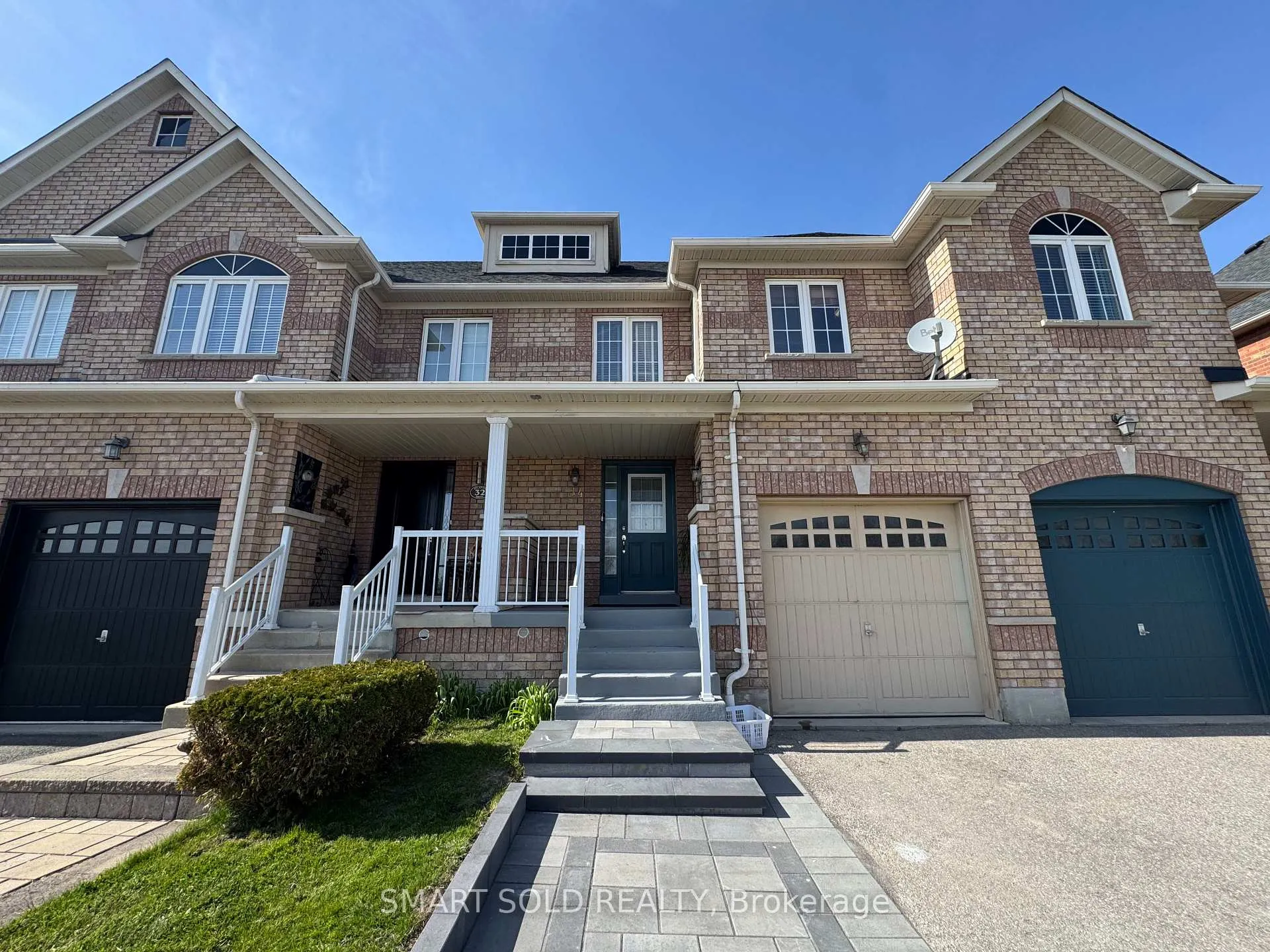 Photo 2 of 34 Atlantis Drive, Whitby, Blue Grass Meadows — HOMEH