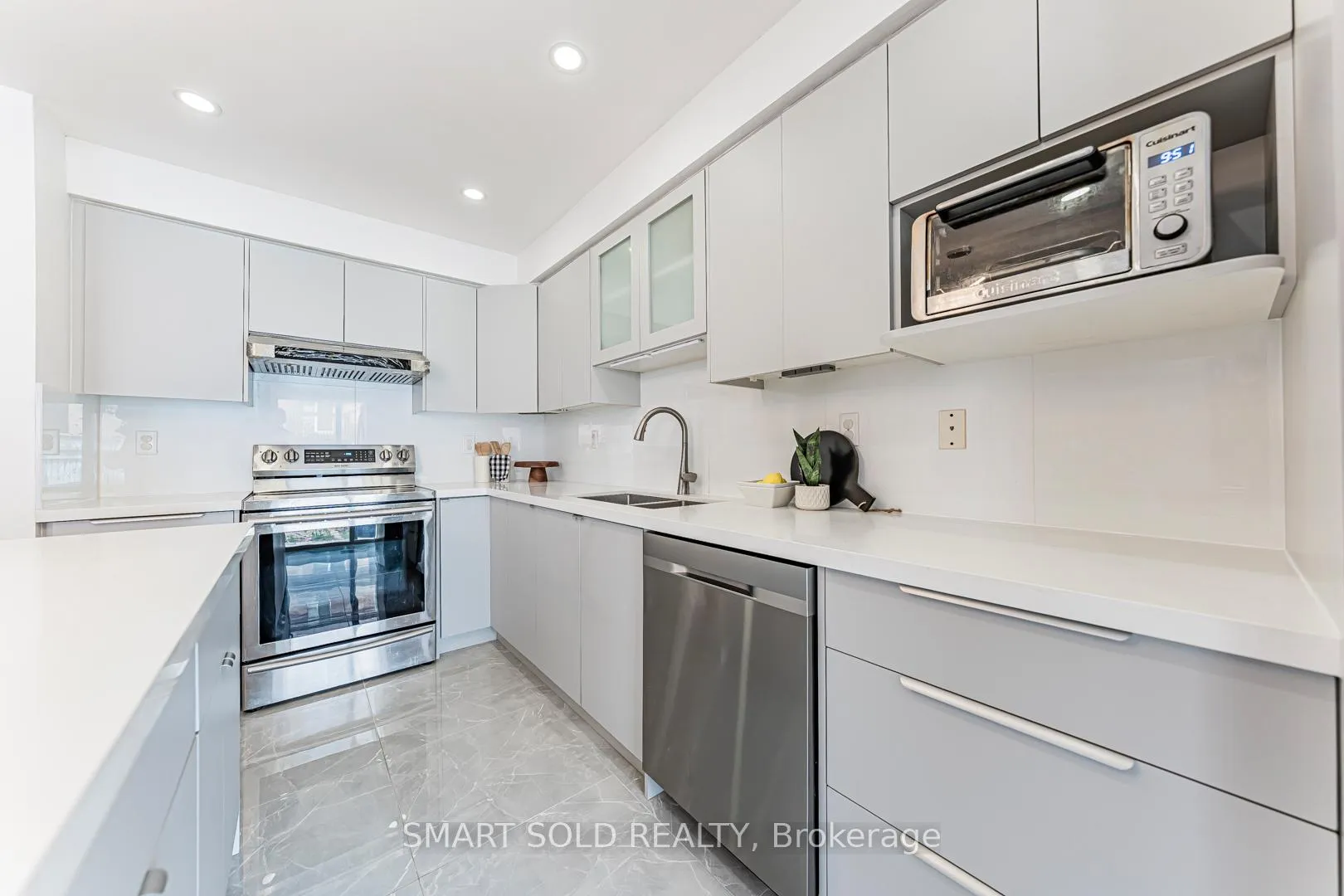 Photo 11 of 34 Atlantis Drive, Whitby, Blue Grass Meadows — HOMEH
