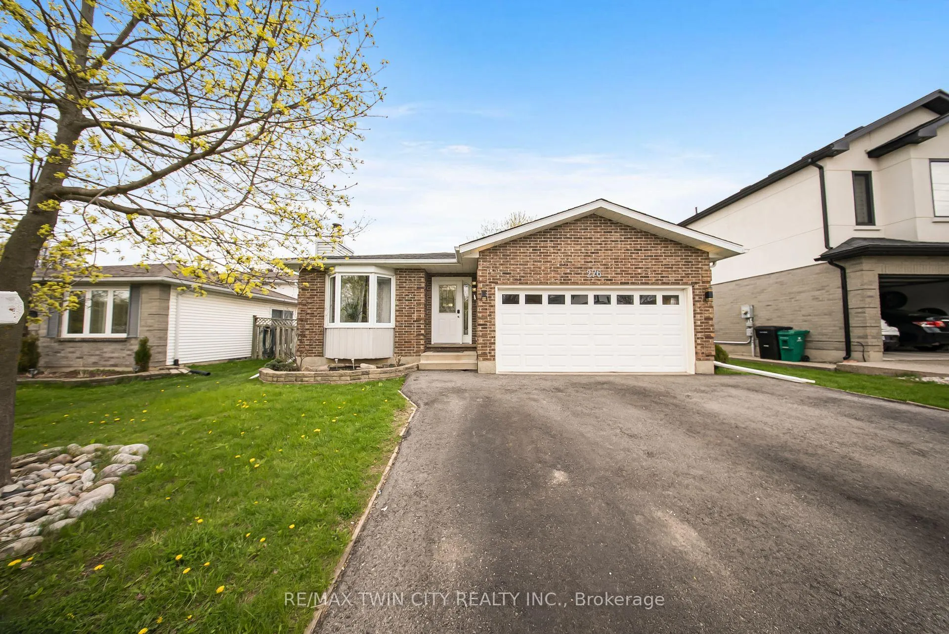 Photo 2 of 276 Biehn Drive, Kitchener, Brigadoon — HOMEH