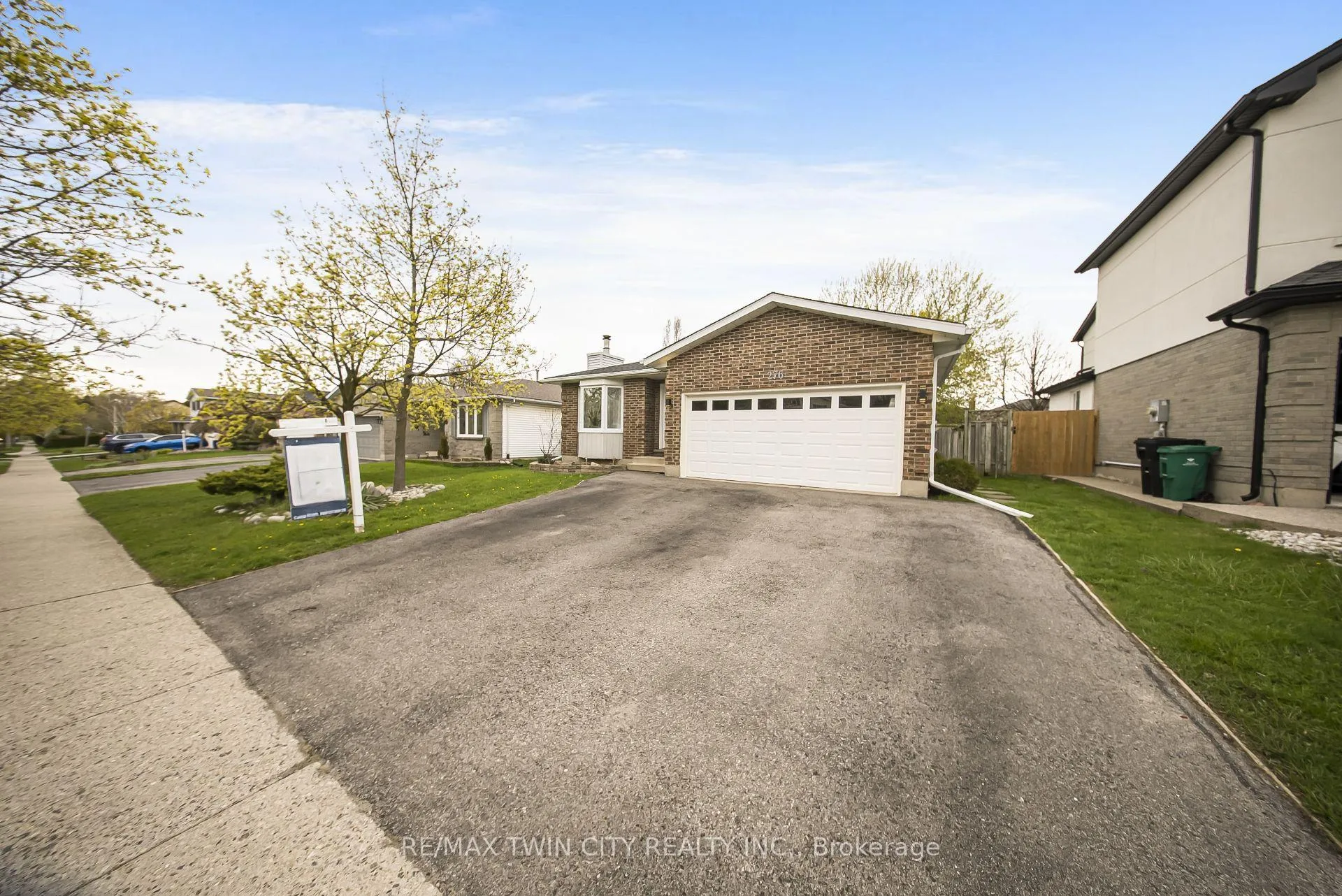 Photo 3 of 276 Biehn Drive, Kitchener, Brigadoon — HOMEH