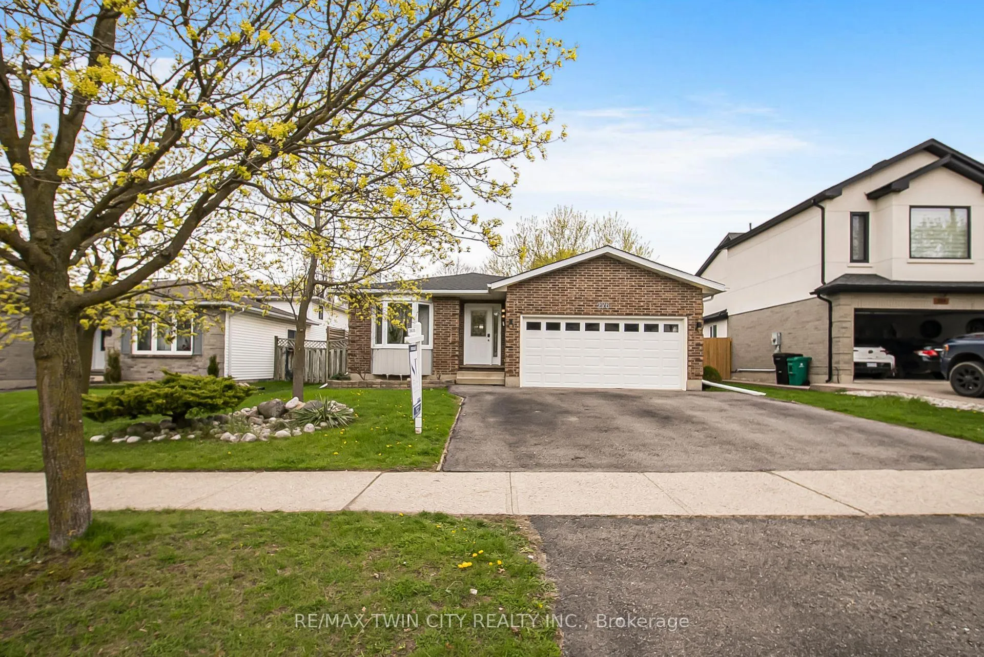 Photo 4 of 276 Biehn Drive, Kitchener, Brigadoon — HOMEH