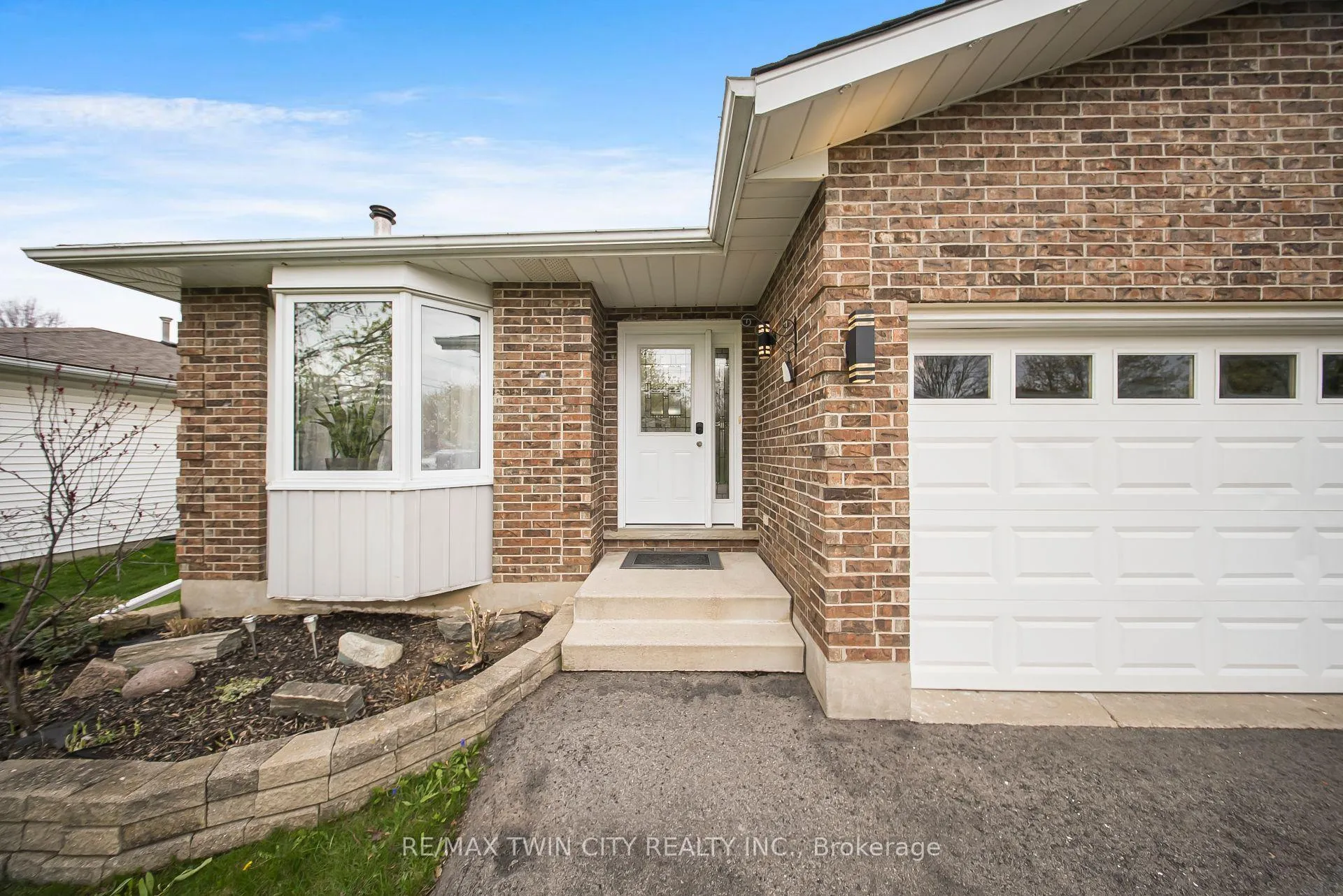 Photo 5 of 276 Biehn Drive, Kitchener, Brigadoon — HOMEH