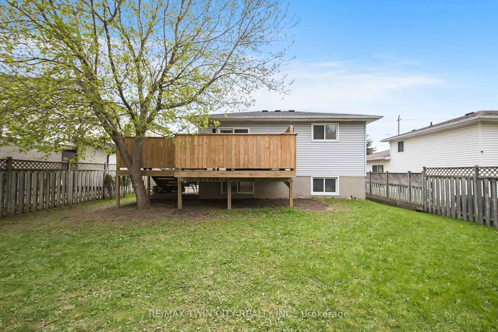 Photo 11 of 276 Biehn Drive, Kitchener, Brigadoon — HOMEH