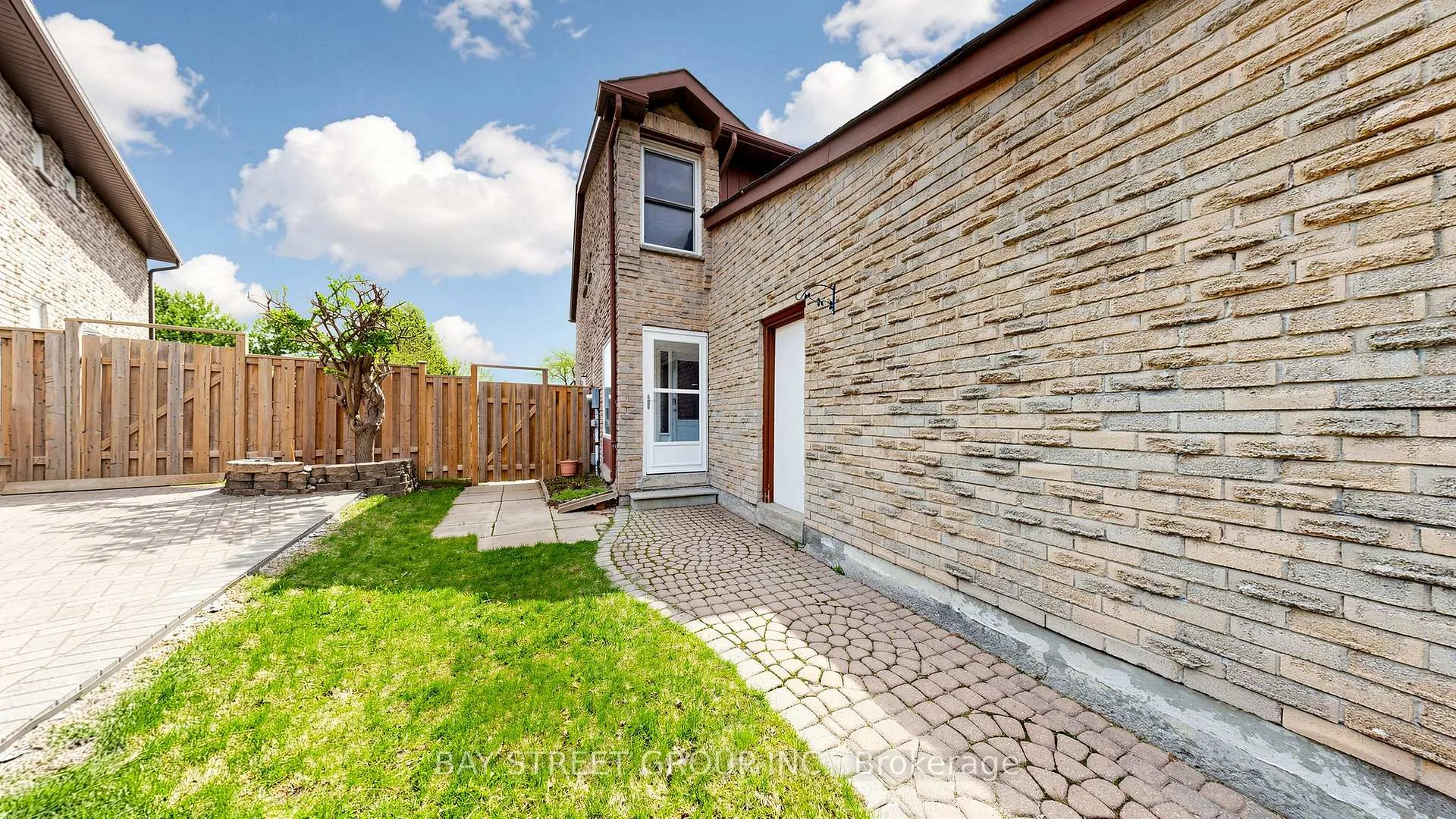 Photo 3 of 57 Longmeadow Crescent, Markham, Milliken Mills West — HOMEH