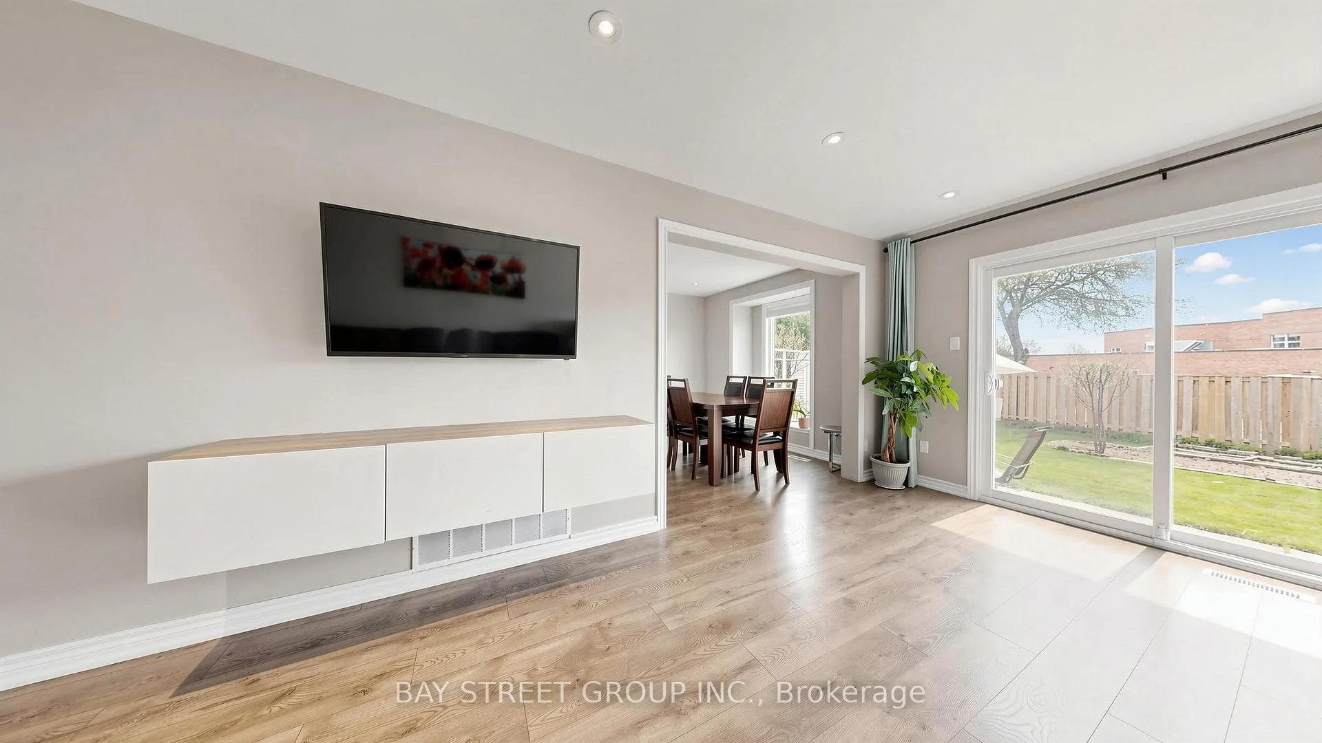 Photo 12 of 57 Longmeadow Crescent, Markham, Milliken Mills West — HOMEH