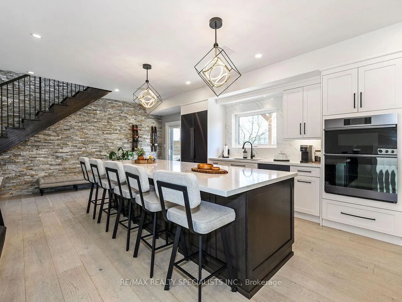 Photo 4 of 64 Joycelyn Crescent, Halton Hills, Rural Halton Hills — HOMEH