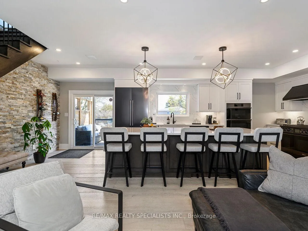 Photo 5 of 64 Joycelyn Crescent, Halton Hills, Rural Halton Hills — HOMEH