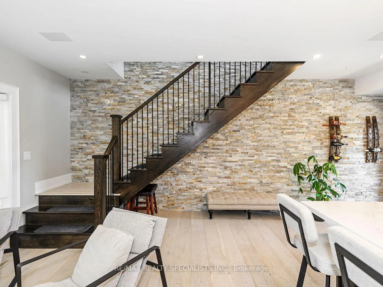 Photo 9 of 64 Joycelyn Crescent, Halton Hills, Rural Halton Hills — HOMEH