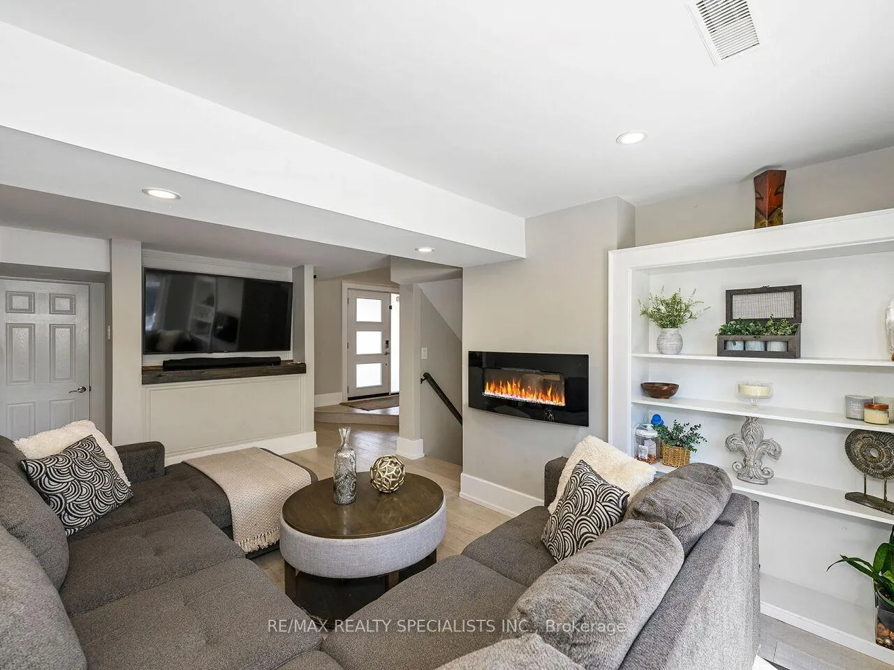 Photo 31 of 64 Joycelyn Crescent, Halton Hills, Rural Halton Hills — HOMEH