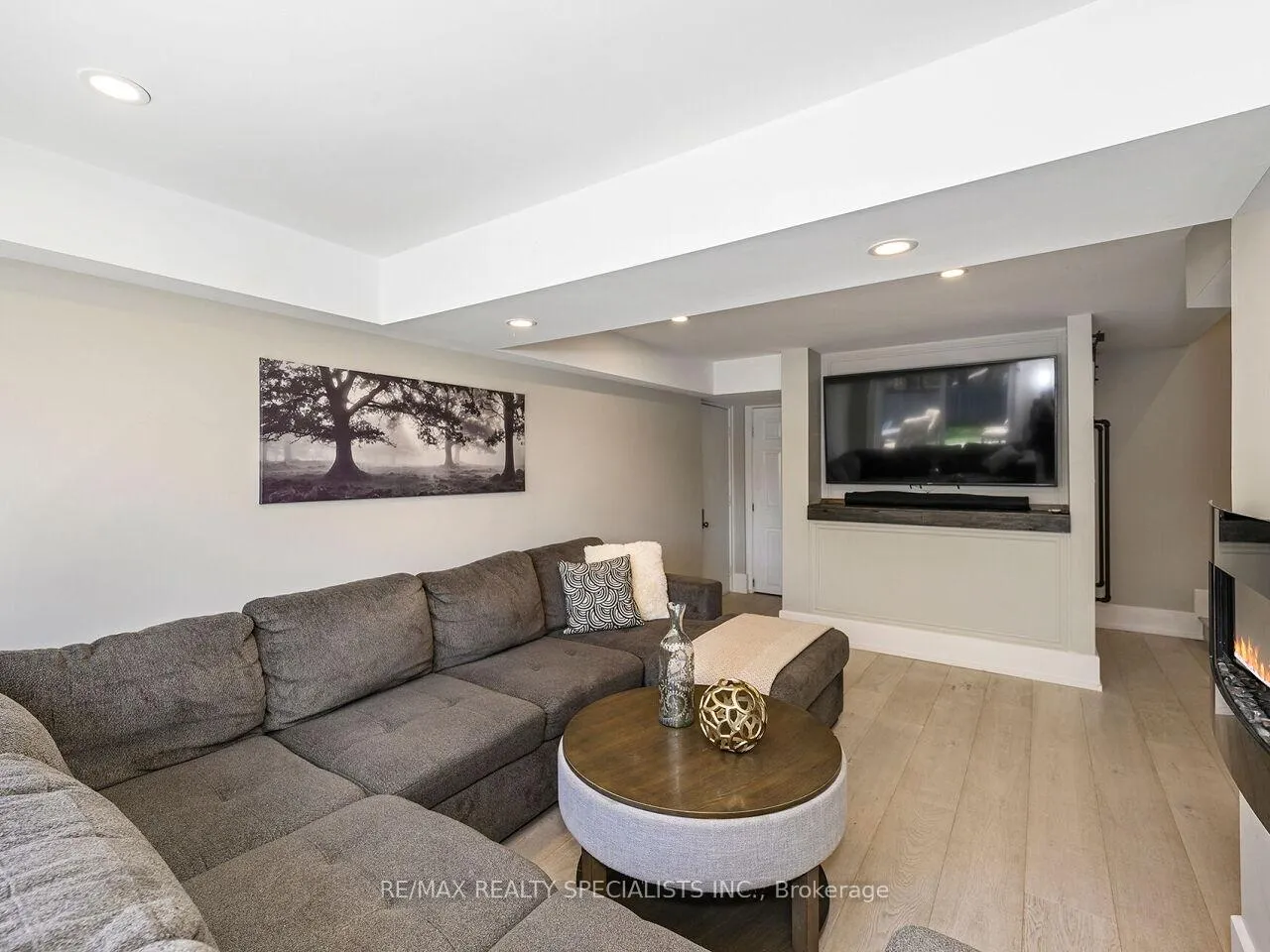 Photo 32 of 64 Joycelyn Crescent, Halton Hills, Rural Halton Hills — HOMEH
