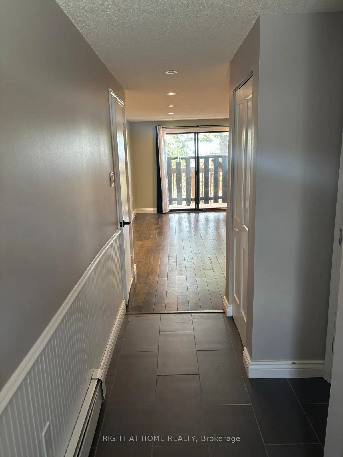 Photo 2 of 9 Quail Crescent, Barrie, Ardagh — HOMEH