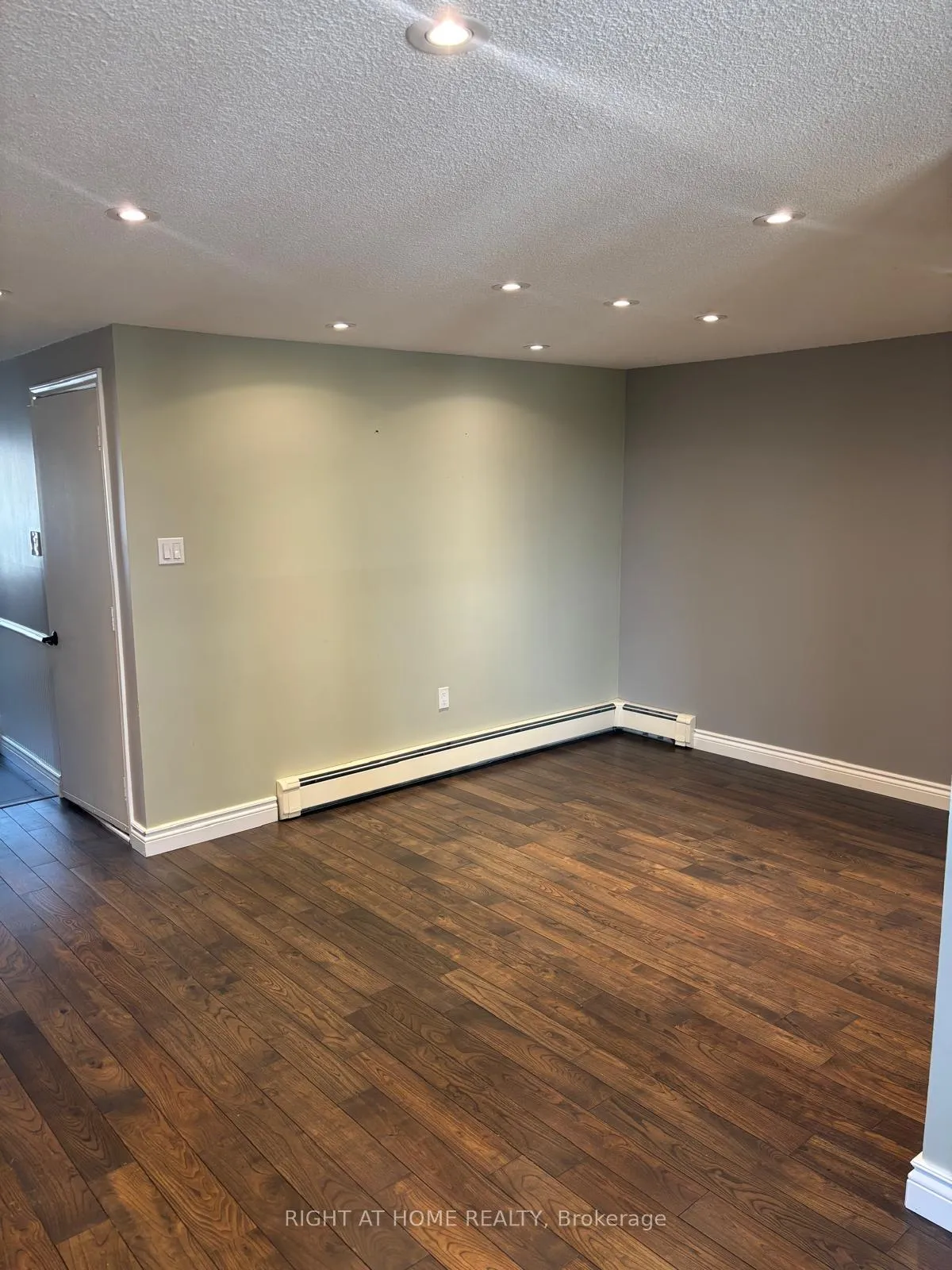 Photo 4 of 9 Quail Crescent, Barrie, Ardagh — HOMEH