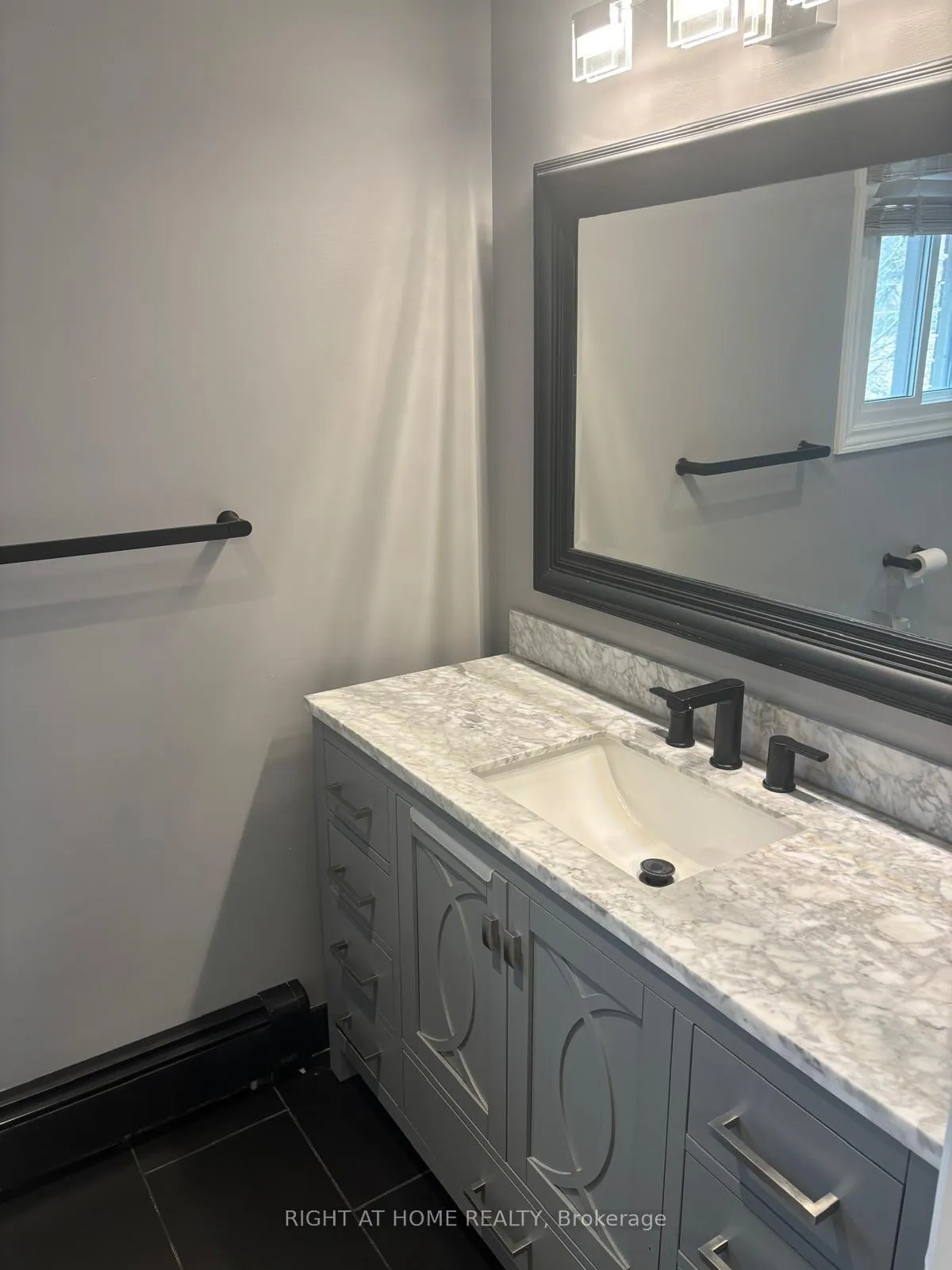 Photo 14 of 9 Quail Crescent, Barrie, Ardagh — HOMEH