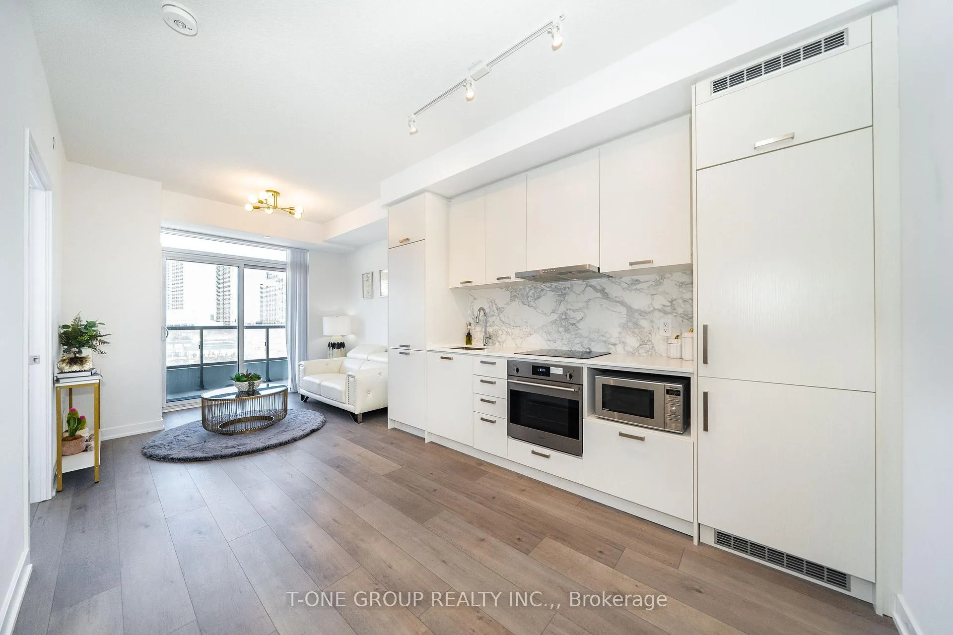 Photo 6 of Unit 921, 38 Honeycrisp Crescent, Vaughan, Vaughan Corporate Centre — HOMEH
