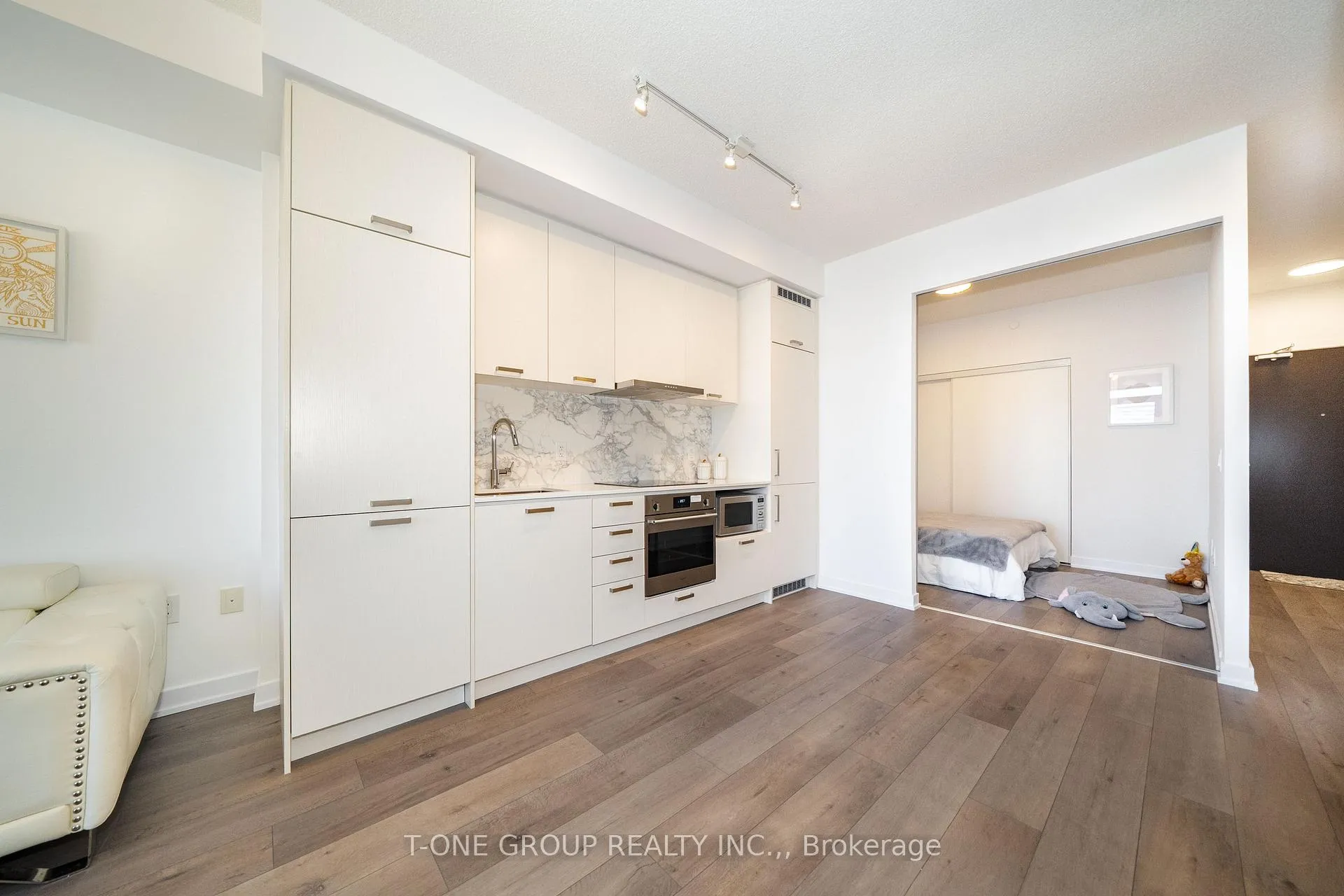 Photo 7 of Unit 921, 38 Honeycrisp Crescent, Vaughan, Vaughan Corporate Centre — HOMEH