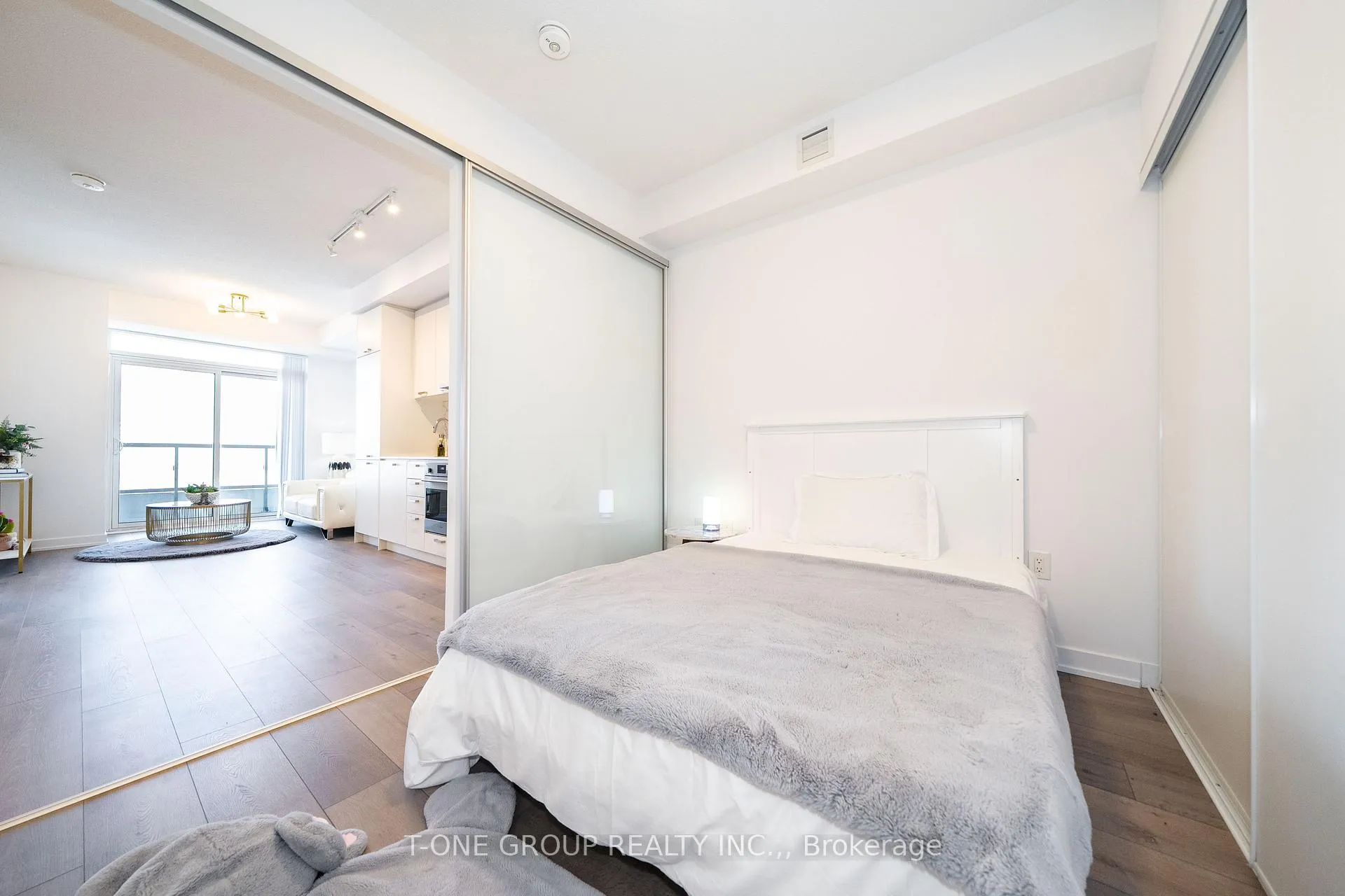 Photo 10 of Unit 921, 38 Honeycrisp Crescent, Vaughan, Vaughan Corporate Centre — HOMEH