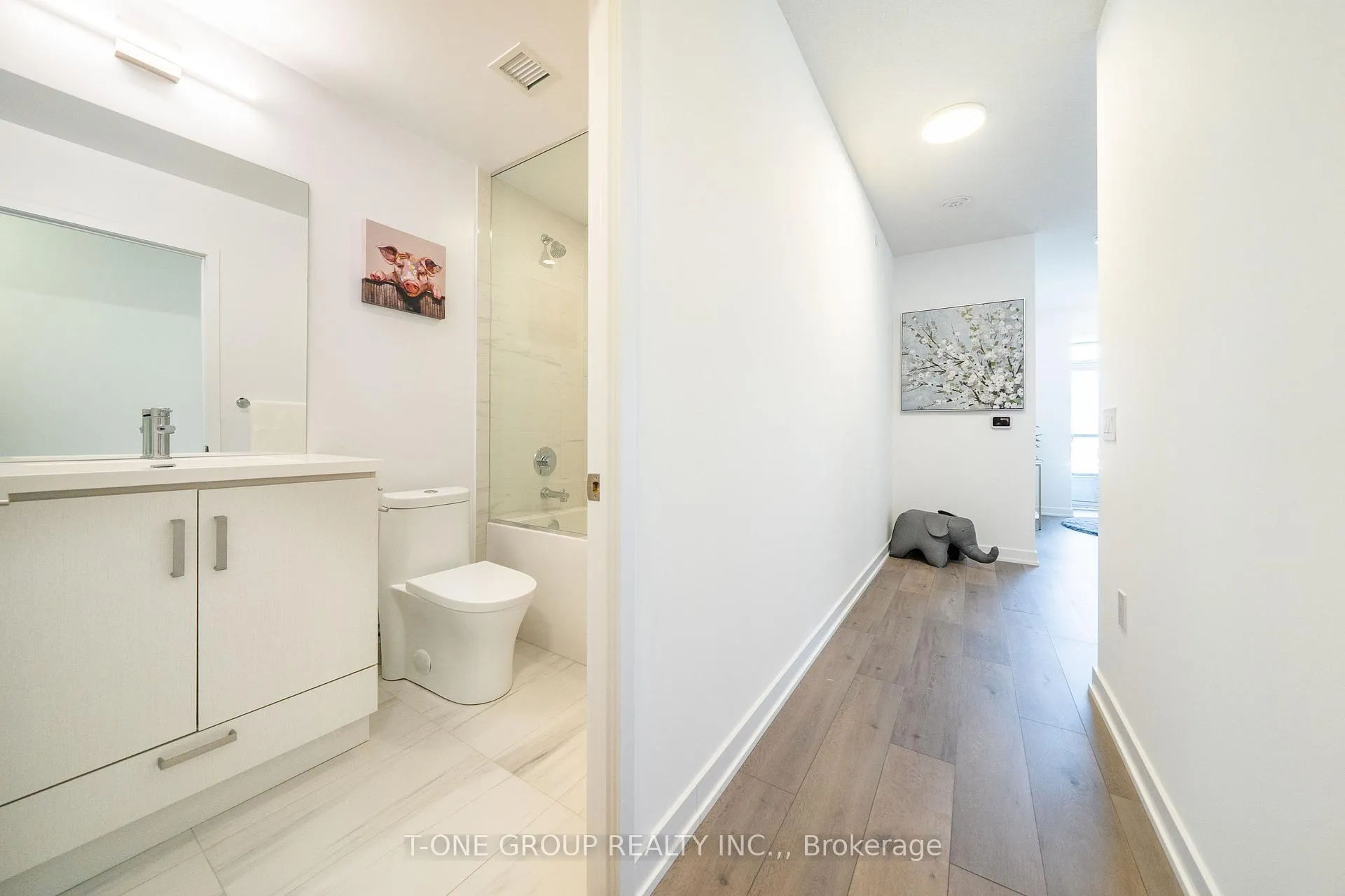 Photo 19 of Unit 921, 38 Honeycrisp Crescent, Vaughan, Vaughan Corporate Centre — HOMEH